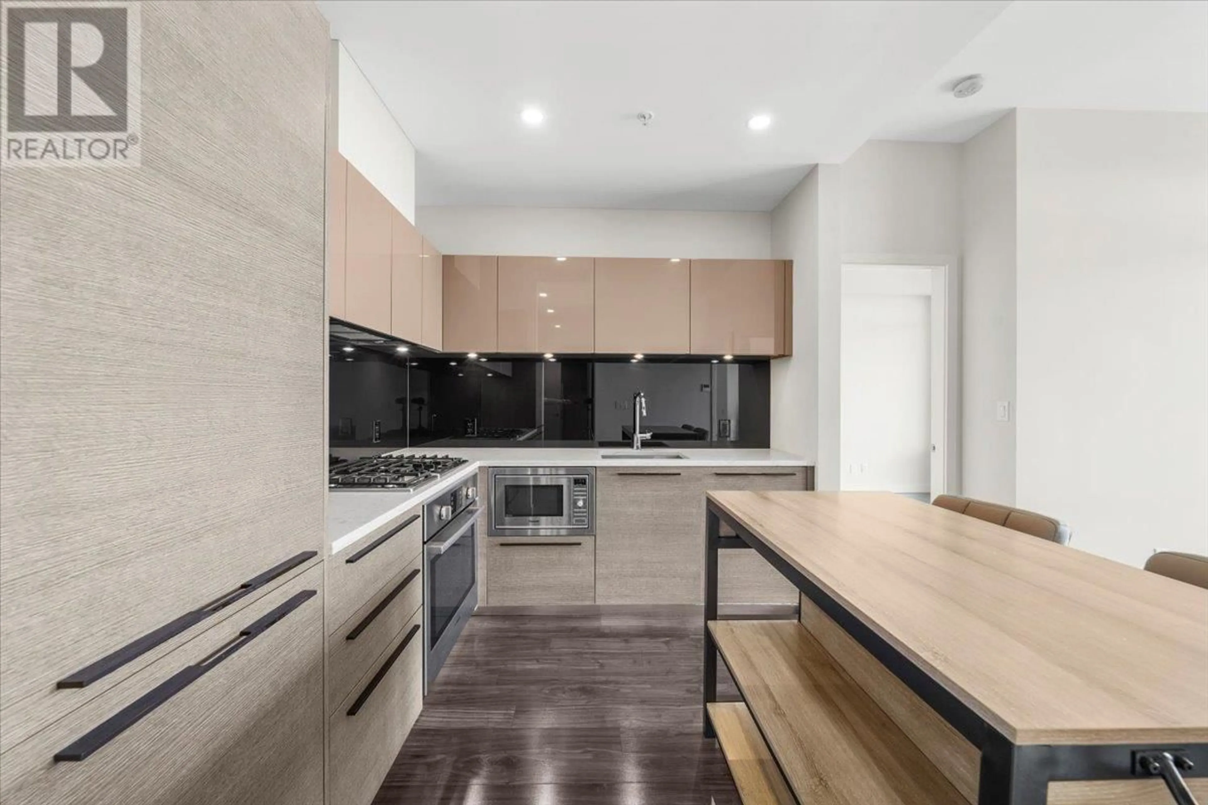 Contemporary kitchen, unknown for 2904 - 6383 MCKAY AVENUE, Burnaby British Columbia V5H0H8