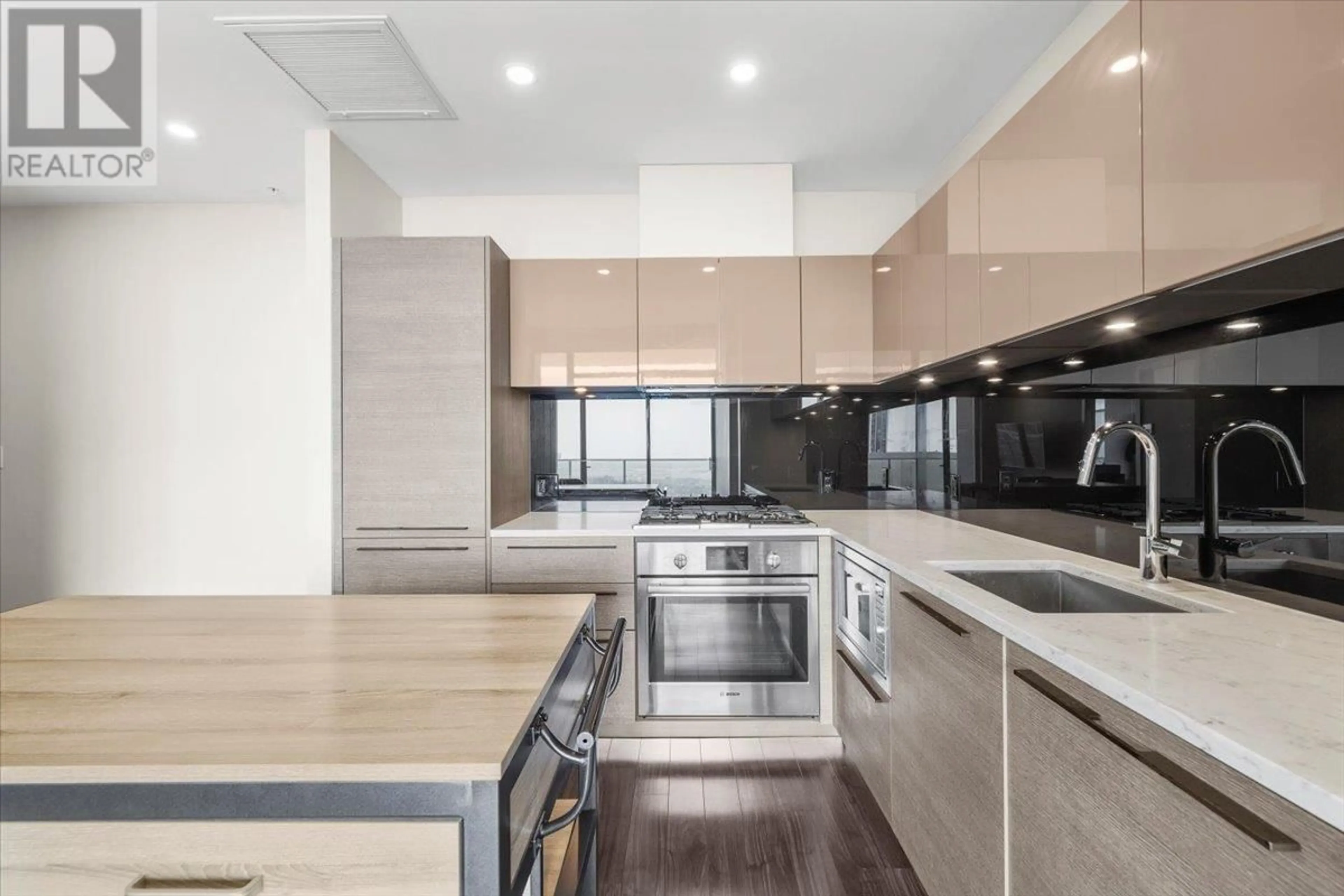 Contemporary kitchen, unknown for 2904 - 6383 MCKAY AVENUE, Burnaby British Columbia V5H0H8