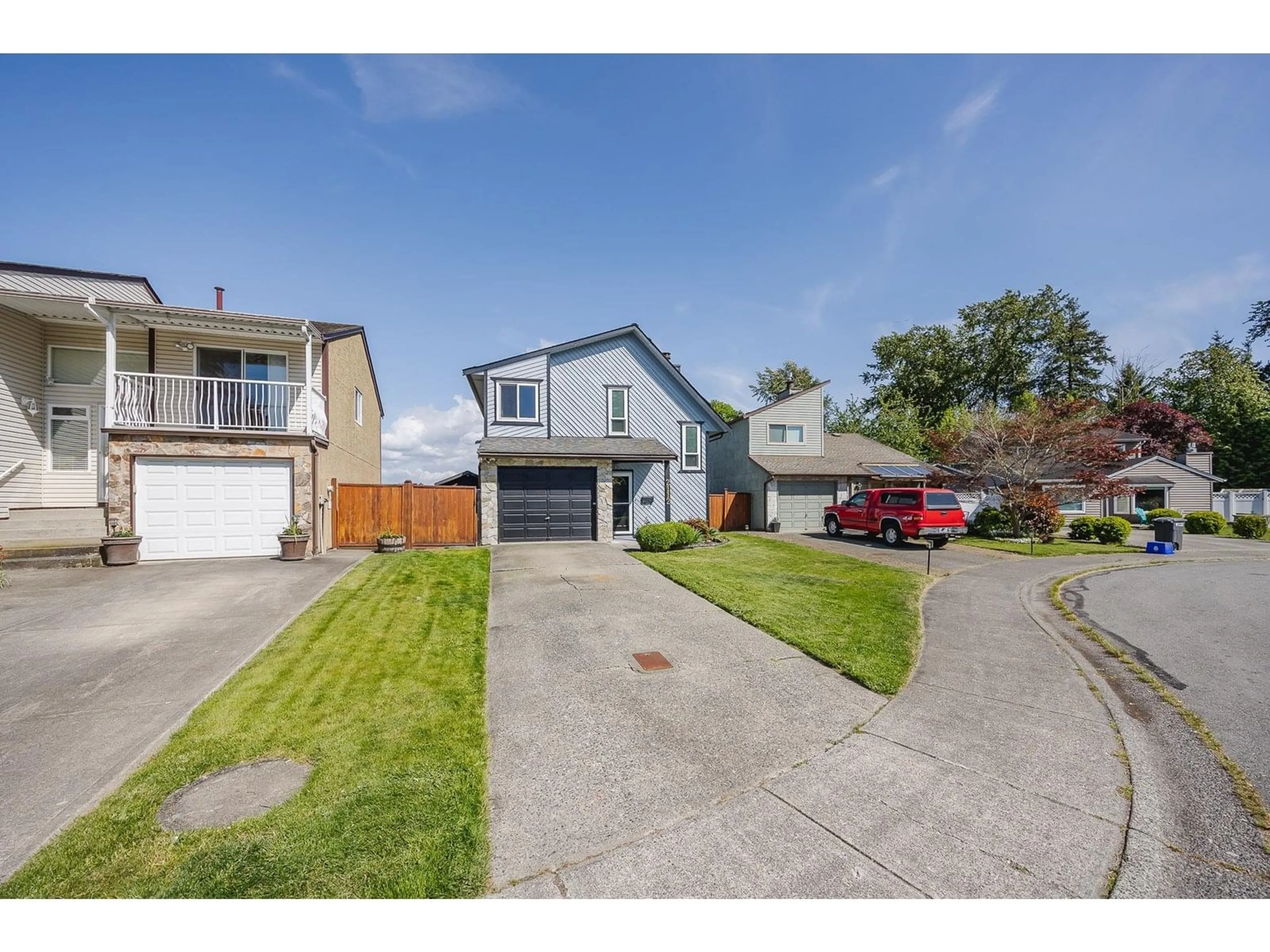 A pic from outside/outdoor area/front of a property/back of a property/a pic from drone, street for 2112 WINSTON, Langley British Columbia V2Y1H5