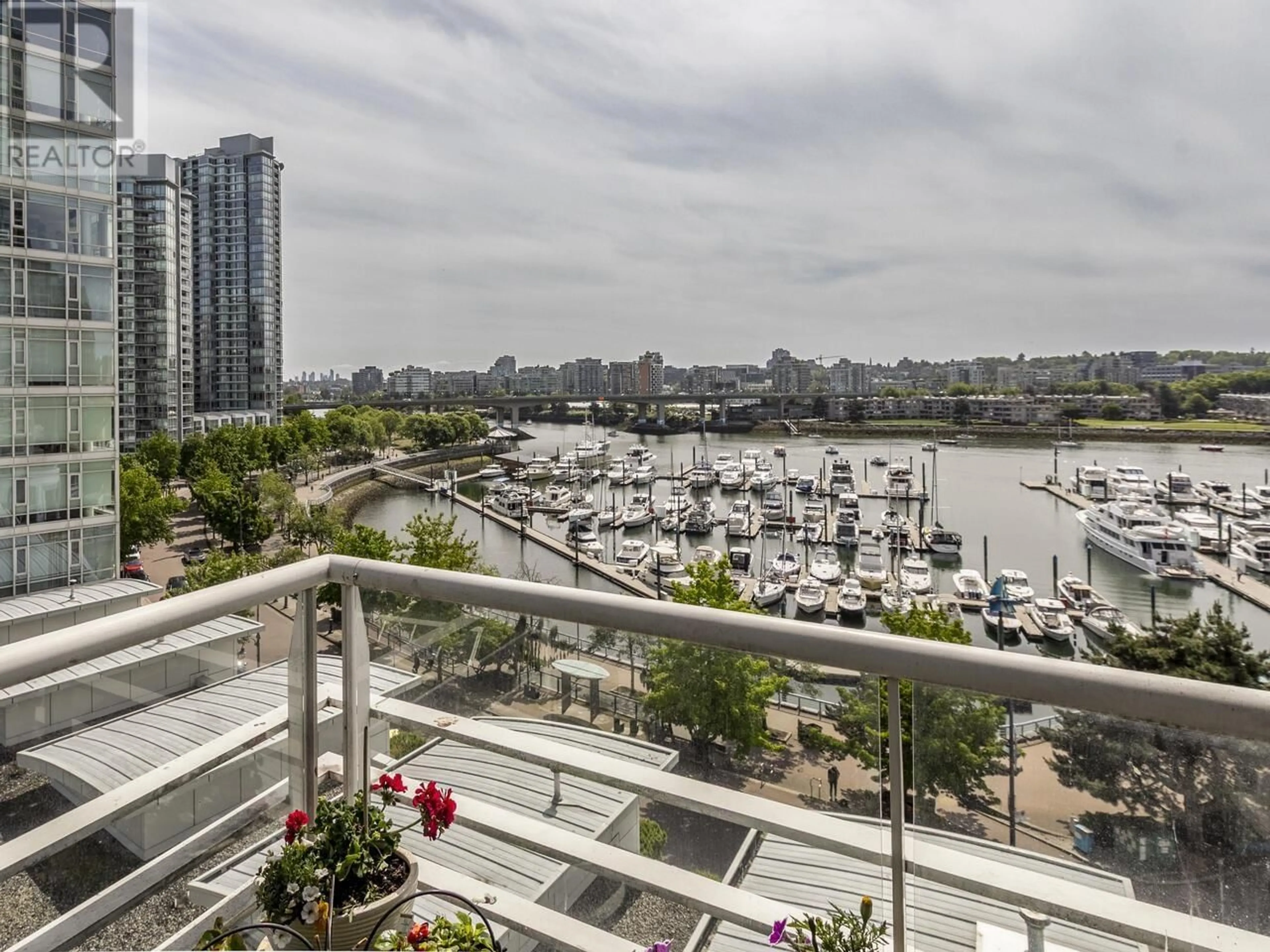 Patio, water/lake/river/ocean view for 802 - 1199 MARINASIDE CRESCENT, Vancouver British Columbia V6Z2Y2
