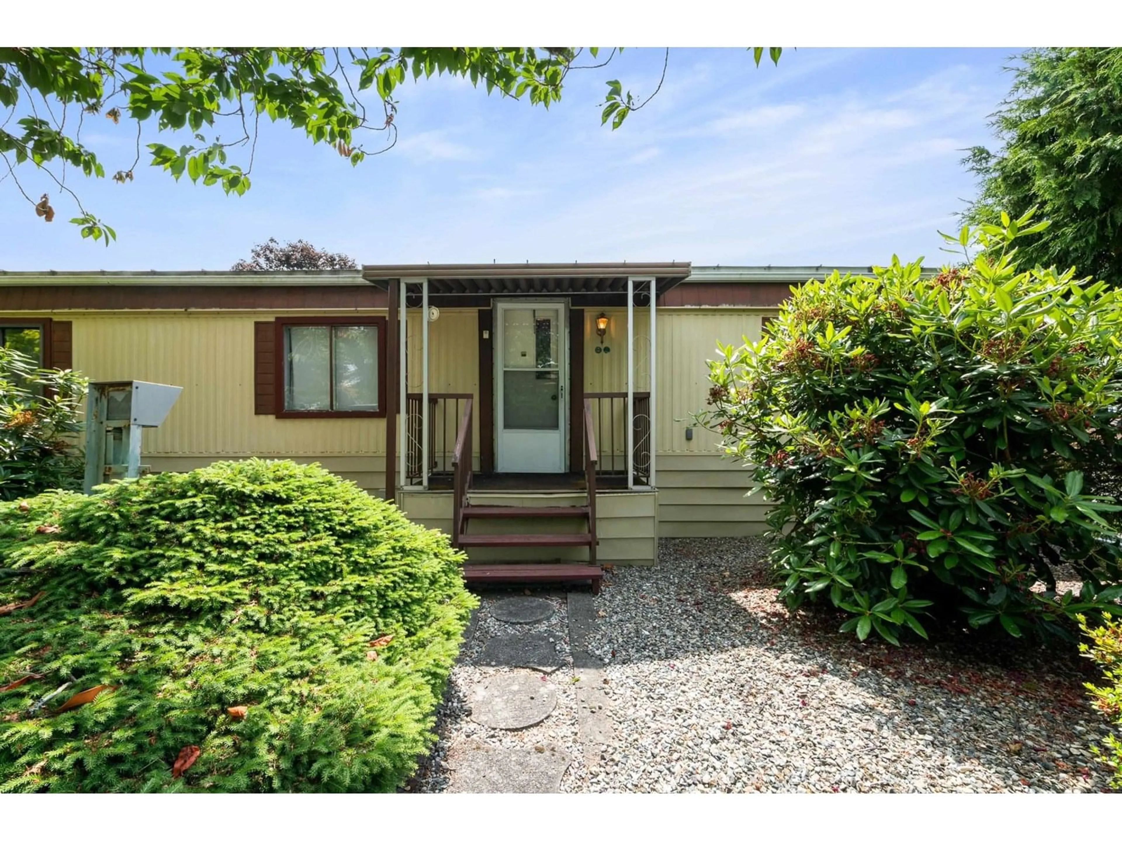 Home with vinyl exterior material, street for 2184 CUMBRIA, Surrey British Columbia V4A5K3