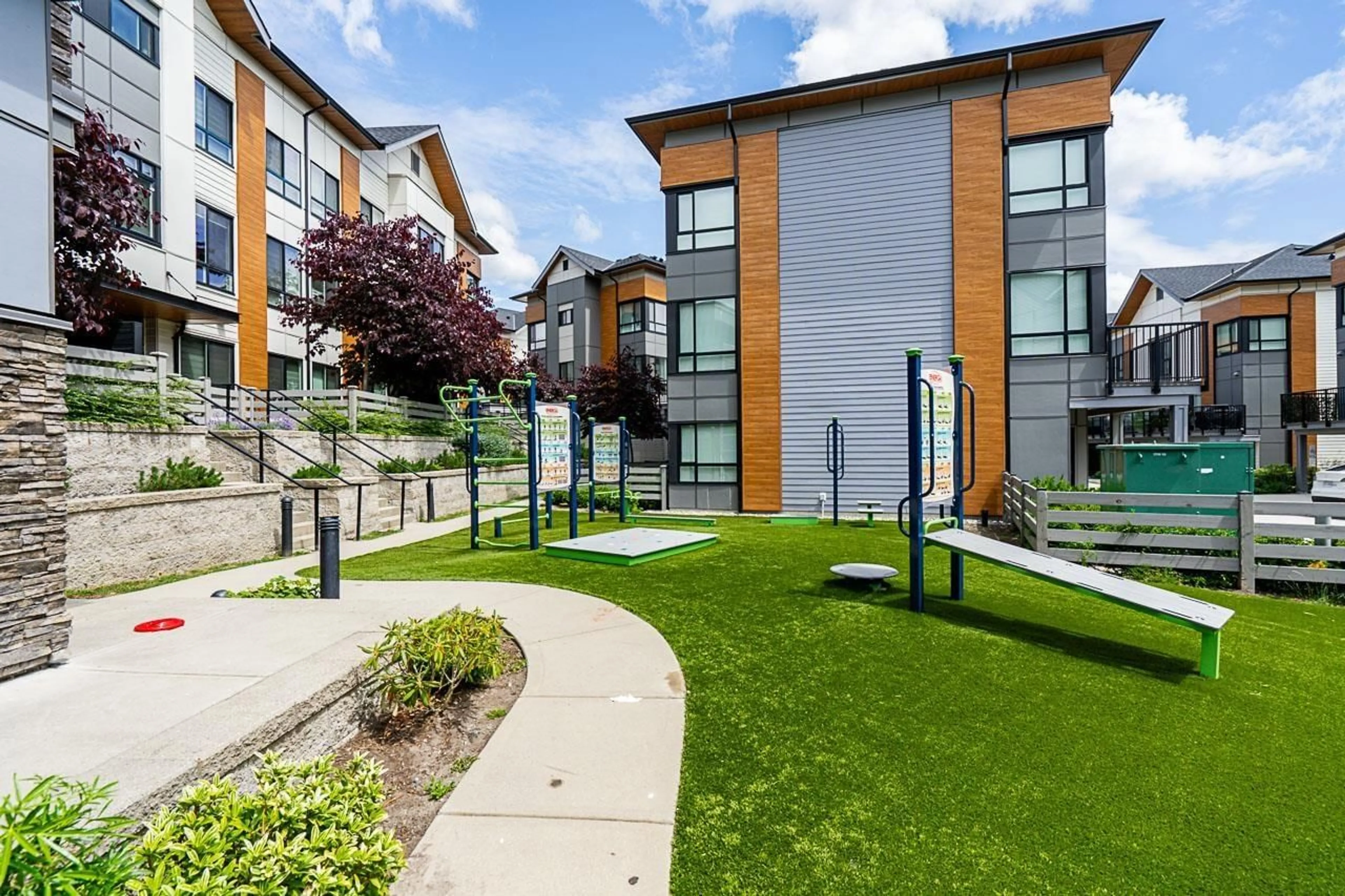 Patio, street for 93 - 15111 EDMUND, Surrey British Columbia V3S0A5
