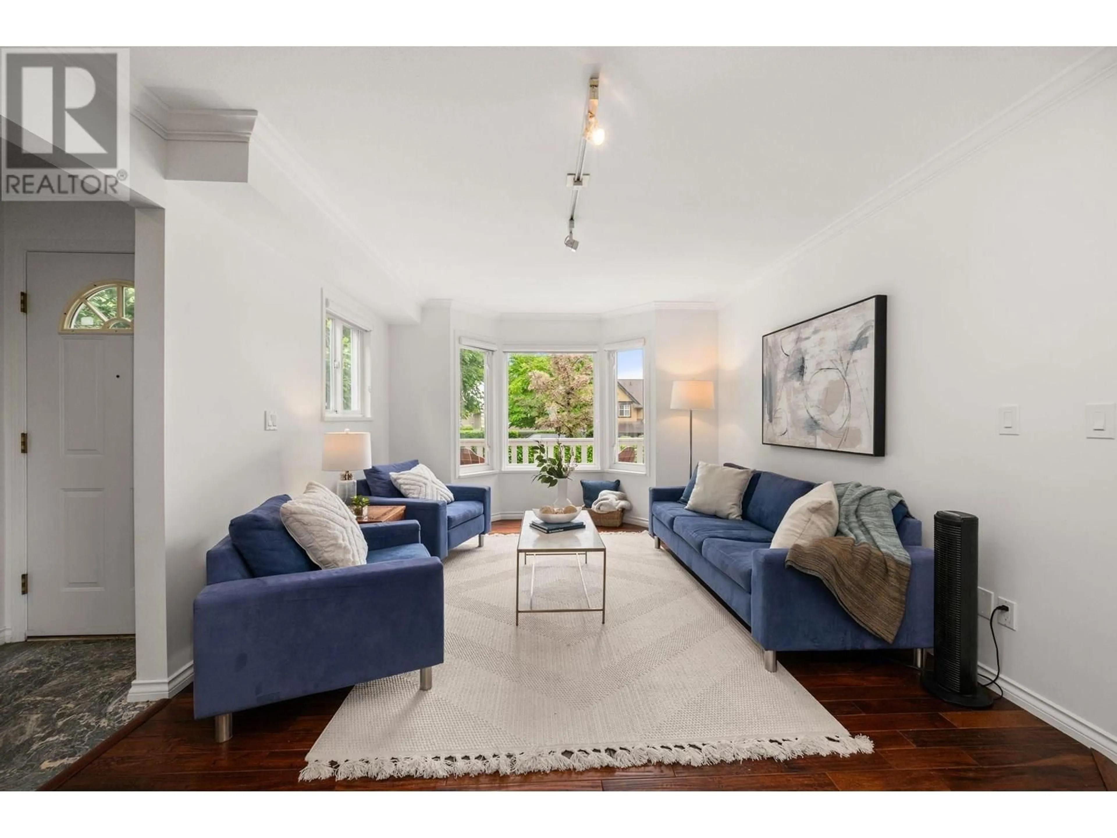 Living room with furniture, unknown for 262 10 STREET, North Vancouver British Columbia V7L2E1