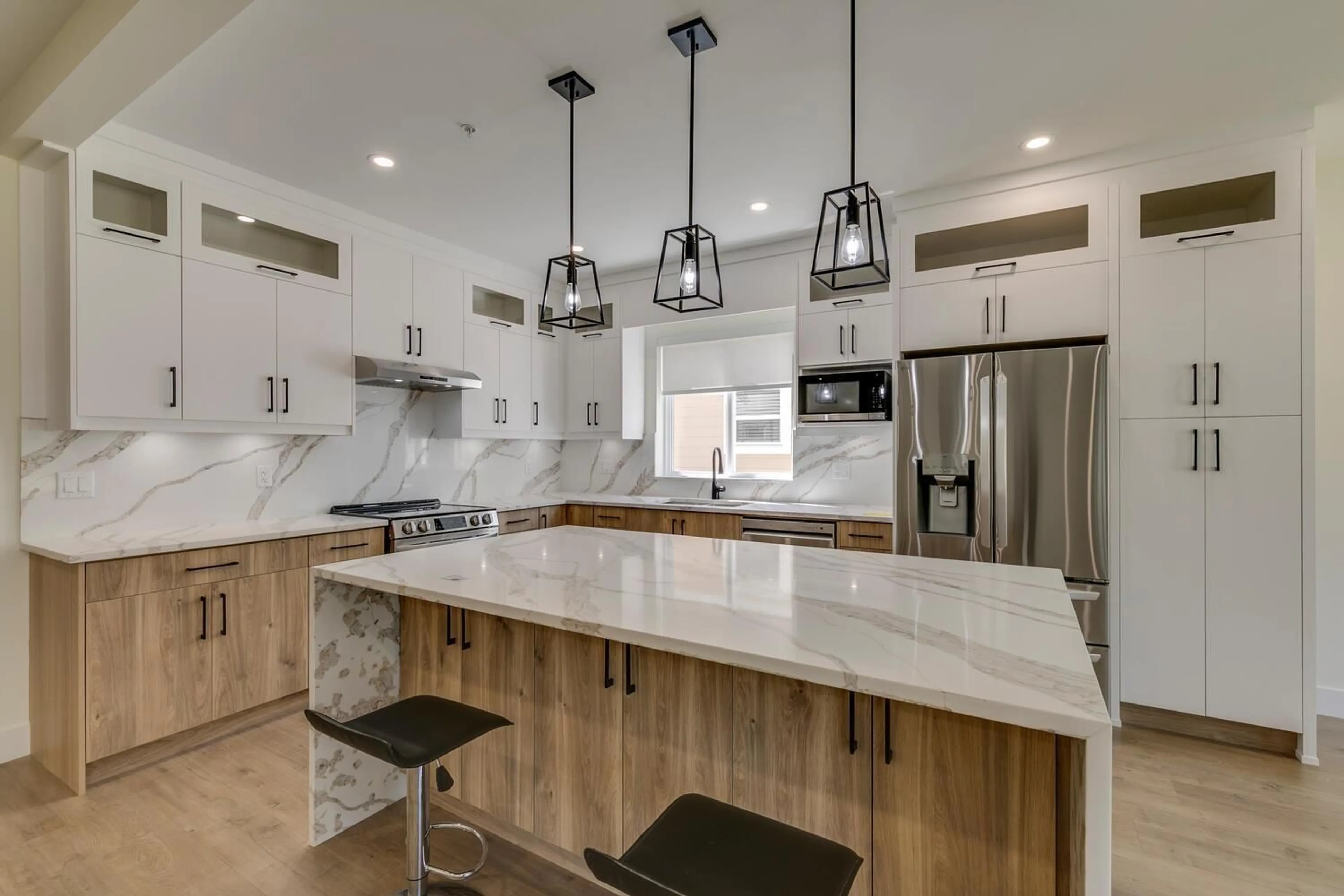 Contemporary kitchen, ceramic/tile floor for 12 - 14500 MORRIS VALLEY, Mission British Columbia V0M1A1