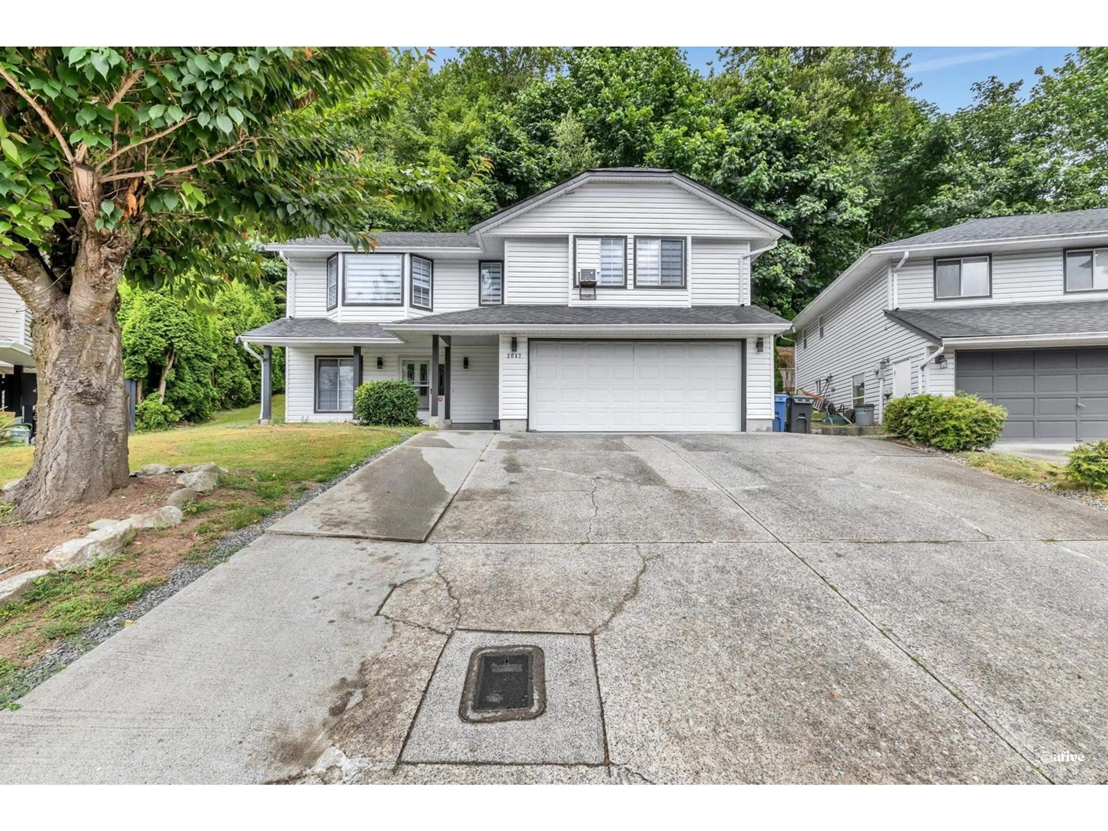 Home with vinyl exterior material, street for 3047 CROSSLEY, Abbotsford British Columbia V2T5G7