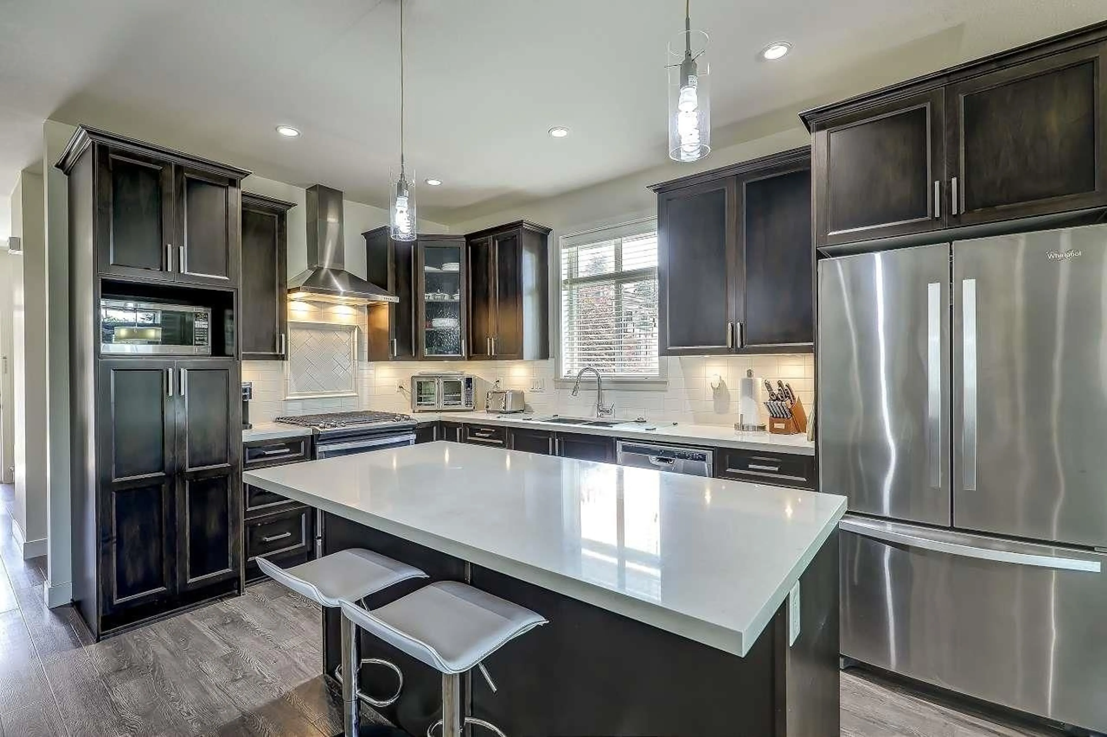 Contemporary kitchen, ceramic/tile floor for 1 - 35846 MCKEE, Abbotsford British Columbia V3G2L6