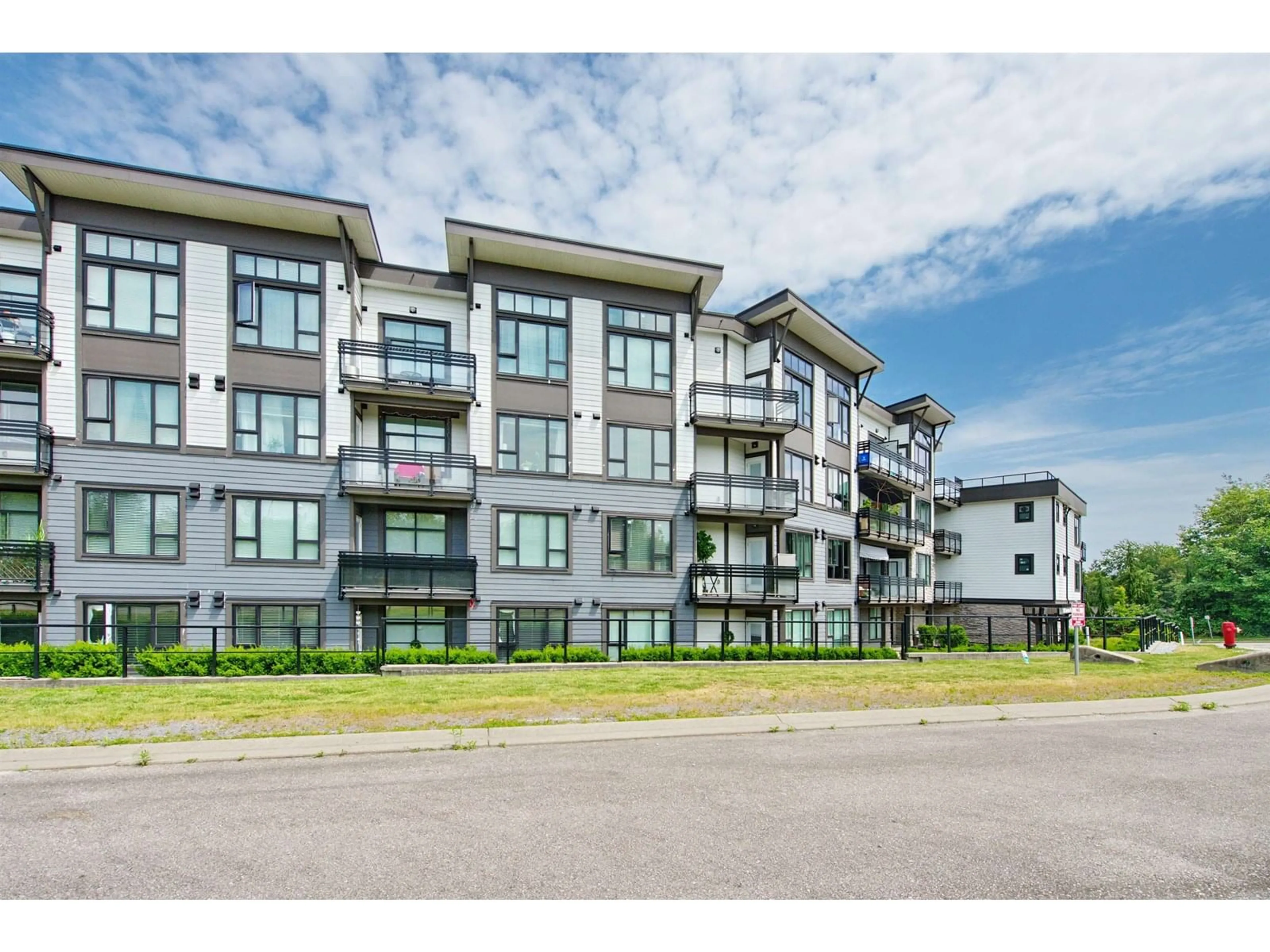 Unknown for 309 - 9983 BARNSTON EAST, Surrey British Columbia V4N6T3