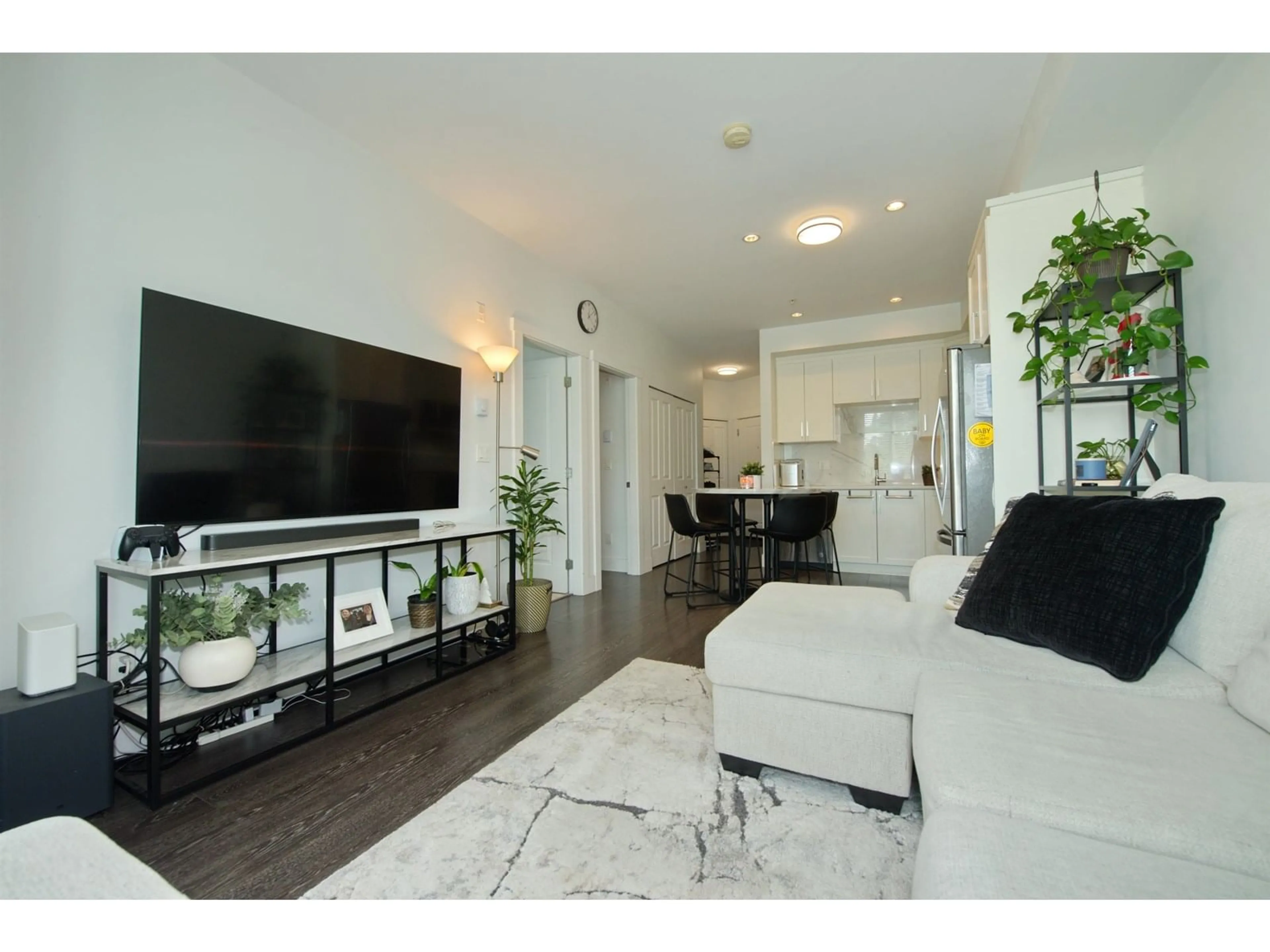 Living room with furniture, unknown for 309 - 9983 BARNSTON EAST, Surrey British Columbia V4N6T3