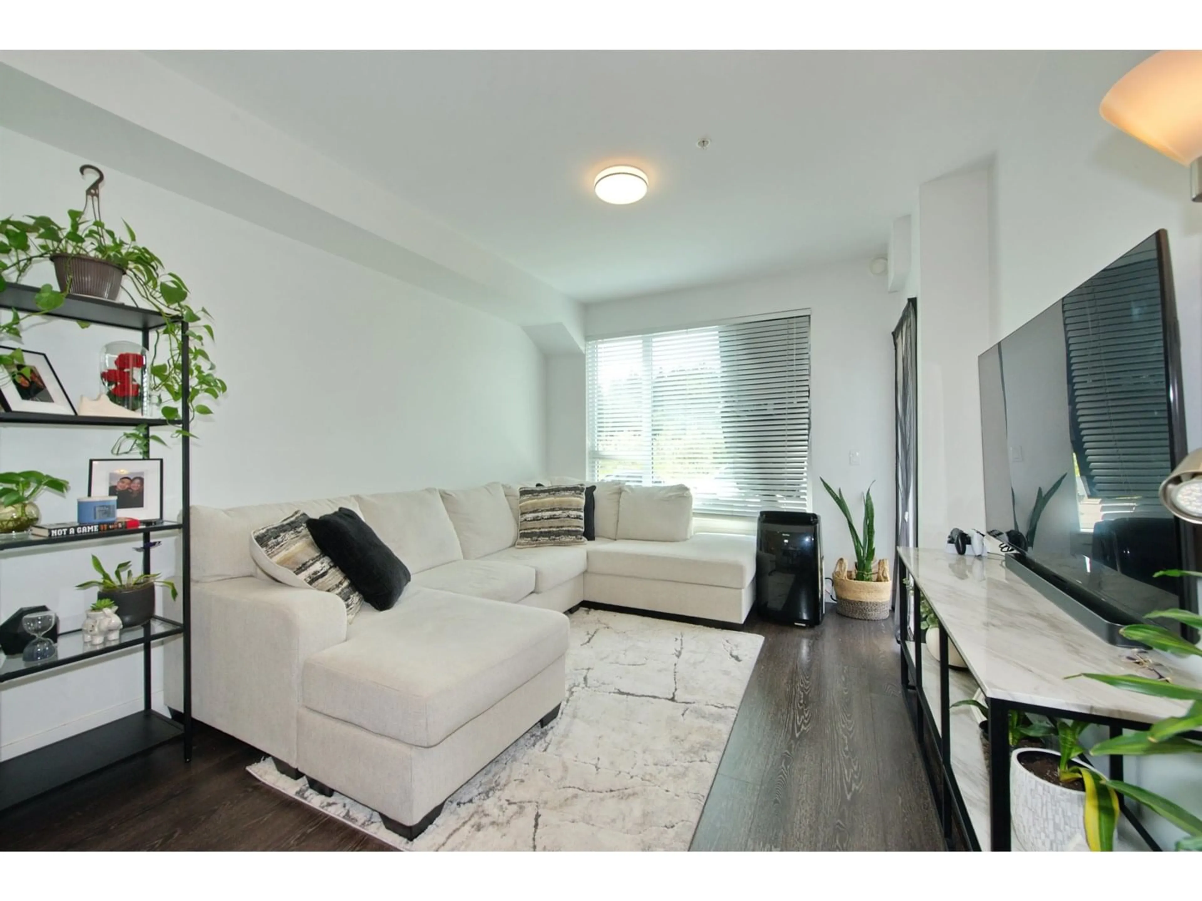 Living room with furniture, unknown for 309 - 9983 BARNSTON EAST, Surrey British Columbia V4N6T3