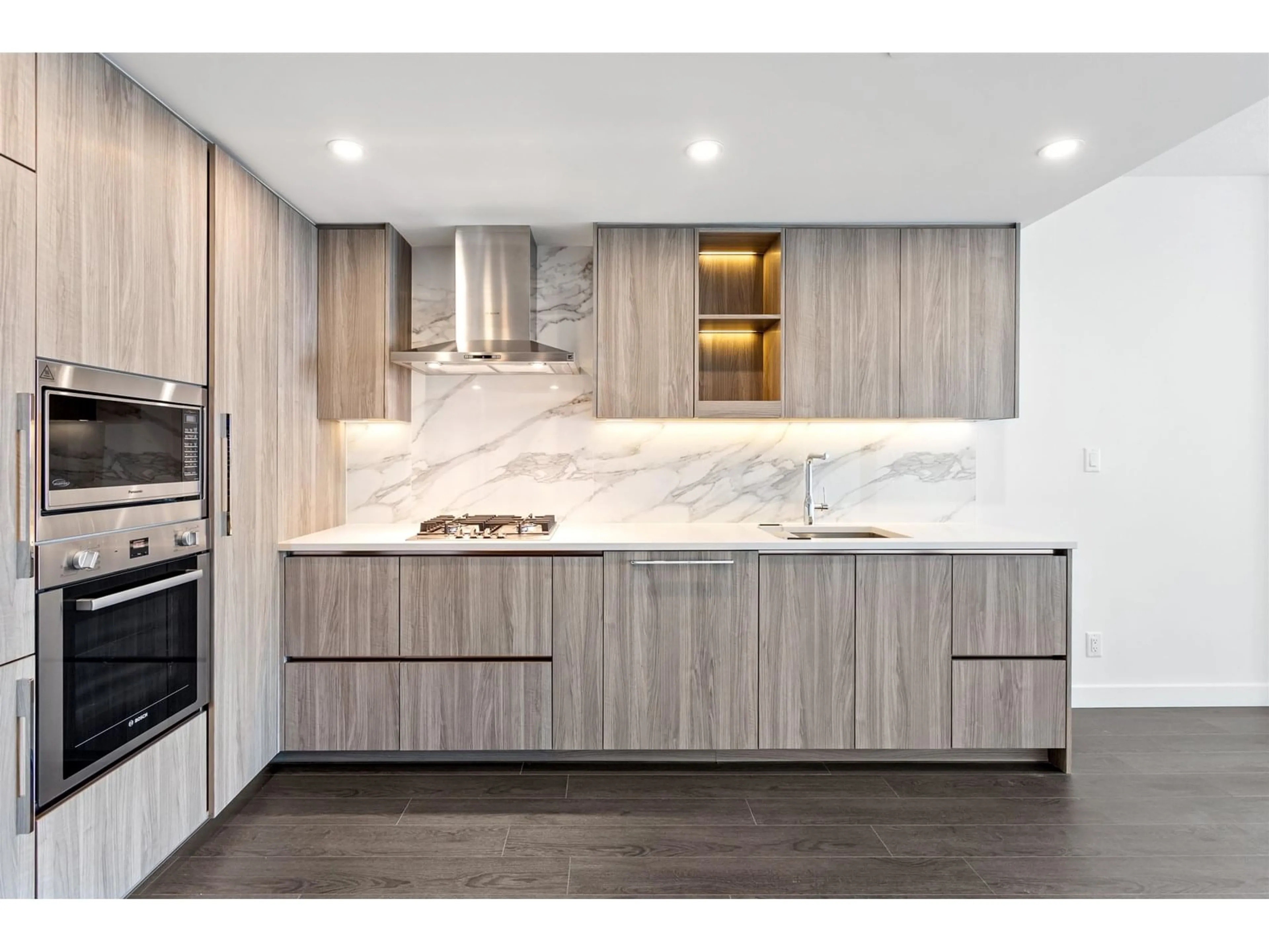 Contemporary kitchen, wood/laminate floor for 1506 - 13788 100, Surrey British Columbia V3T0V3