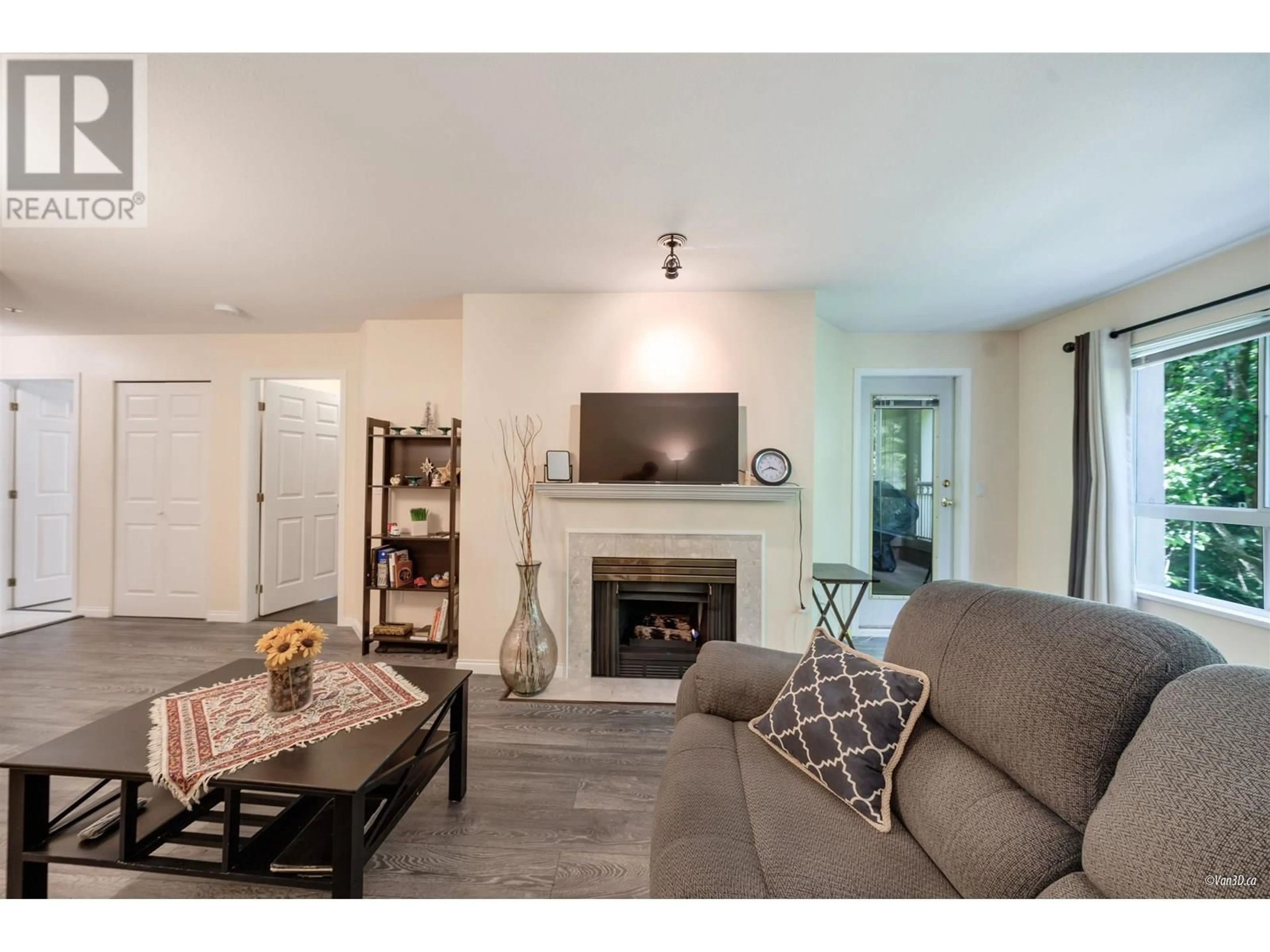 Living room with furniture, unknown for 314 - 2975 PRINCESS CRESCENT, Coquitlam British Columbia V3B7N3