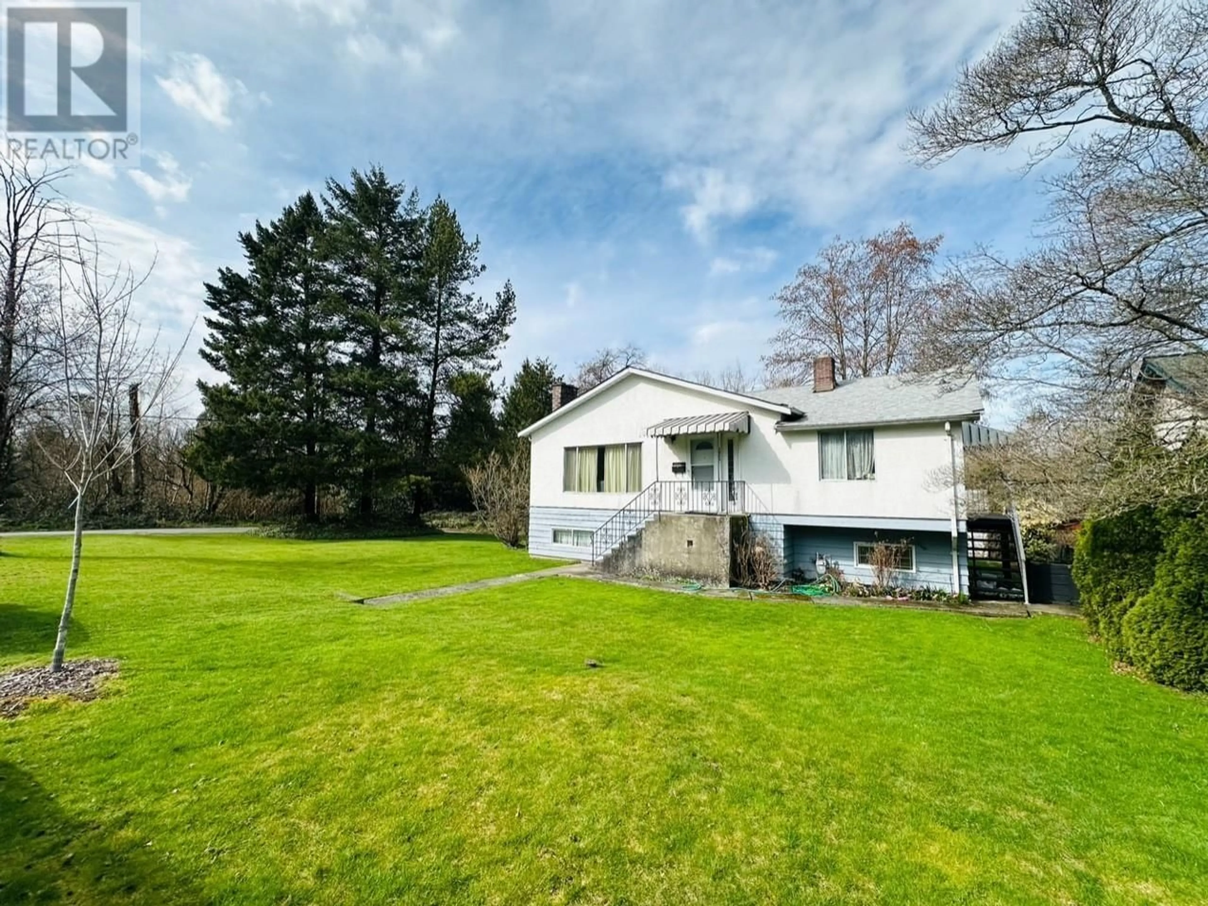 A pic from outside/outdoor area/front of a property/back of a property/a pic from drone, unknown for 2925 25TH AVENUE, Vancouver British Columbia V5R1J1