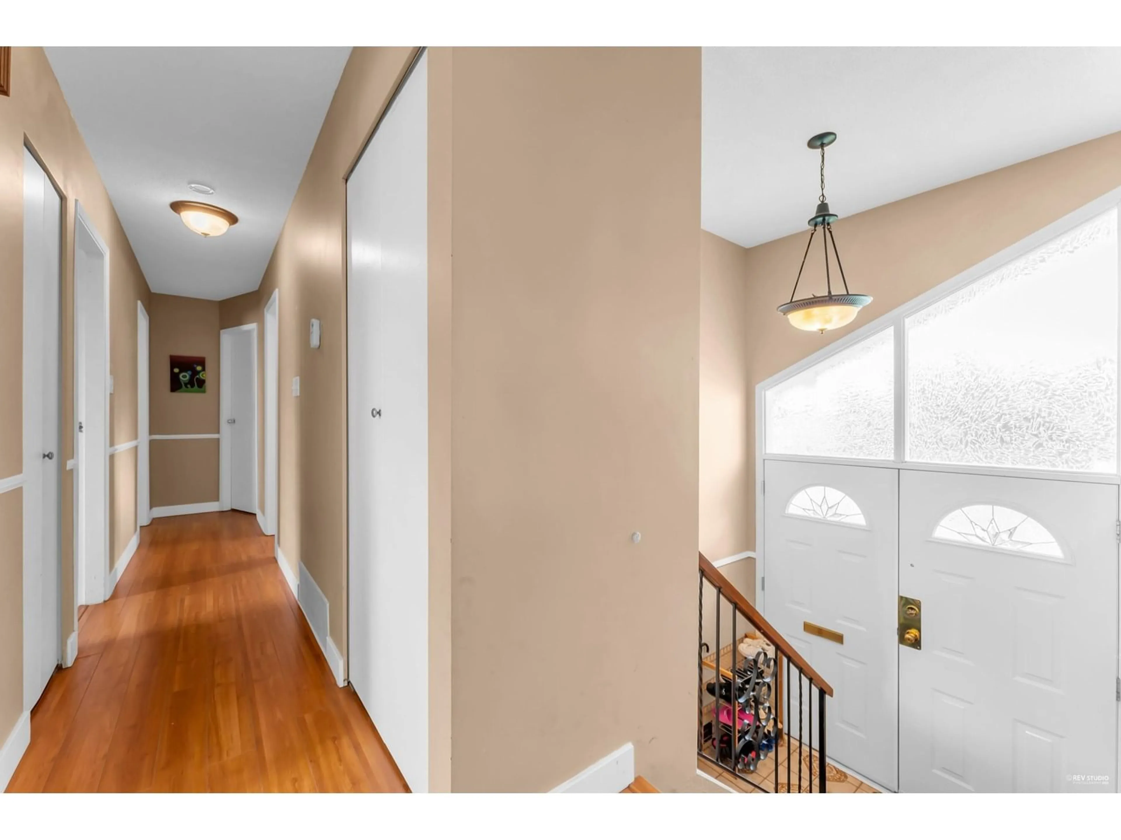 Indoor entryway for 8475 HALL, Delta British Columbia V4C6A1