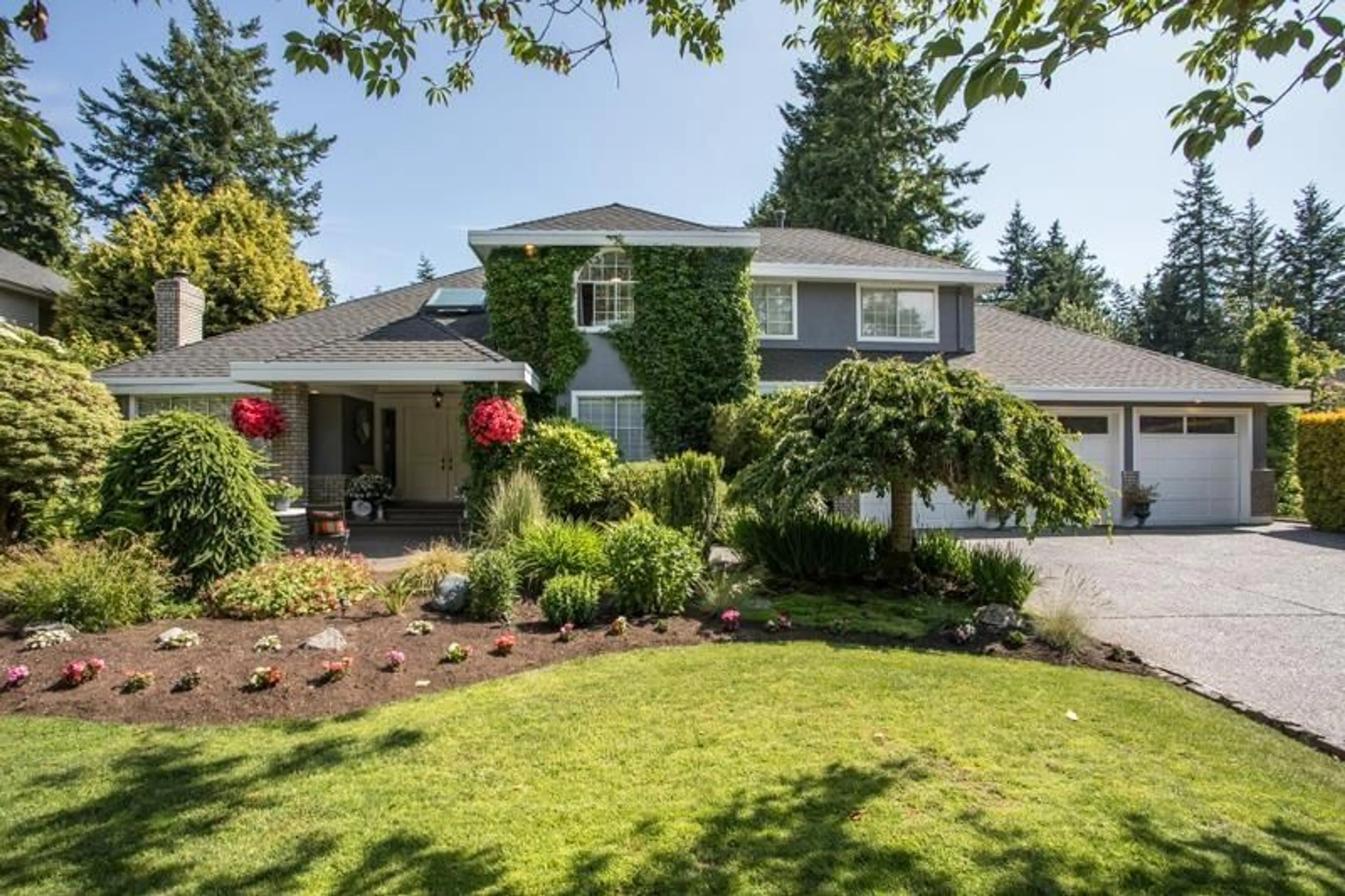 Home with vinyl exterior material, street for 13834 18A, Surrey British Columbia V4A8P4