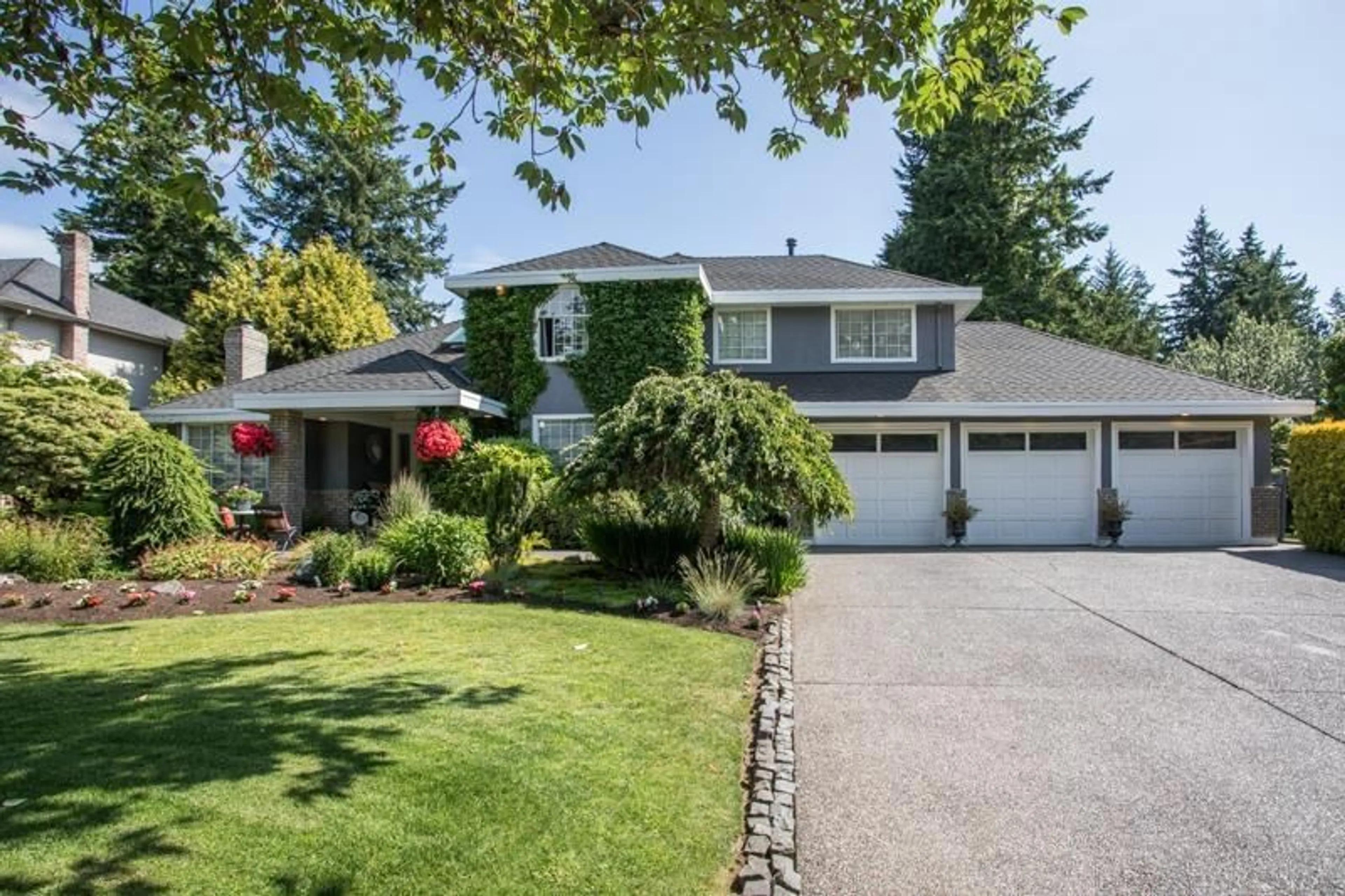 Home with vinyl exterior material, street for 13834 18A, Surrey British Columbia V4A8P4