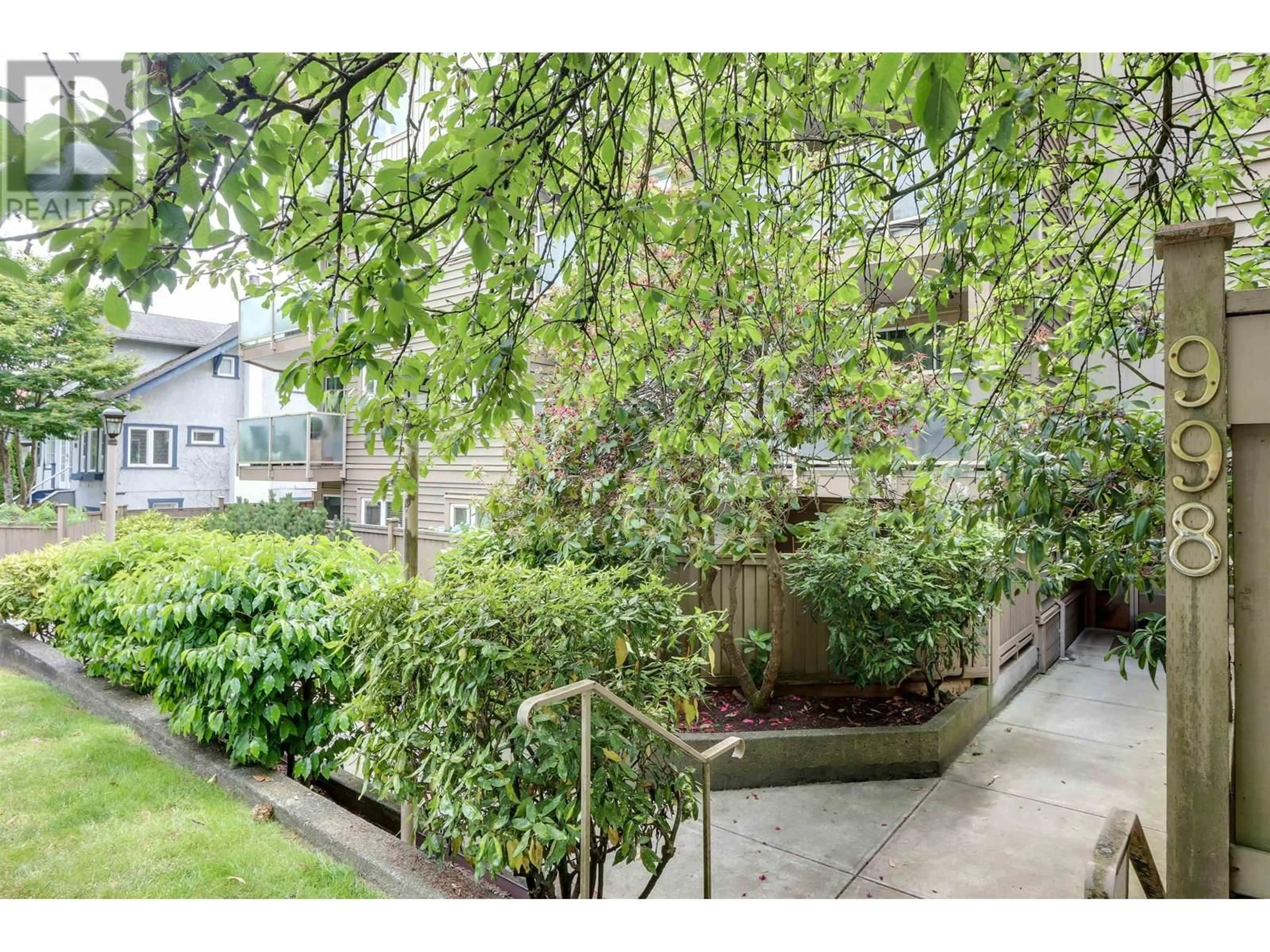 Patio, street for 406 - 998 19TH AVENUE, Vancouver British Columbia V5Z1X5