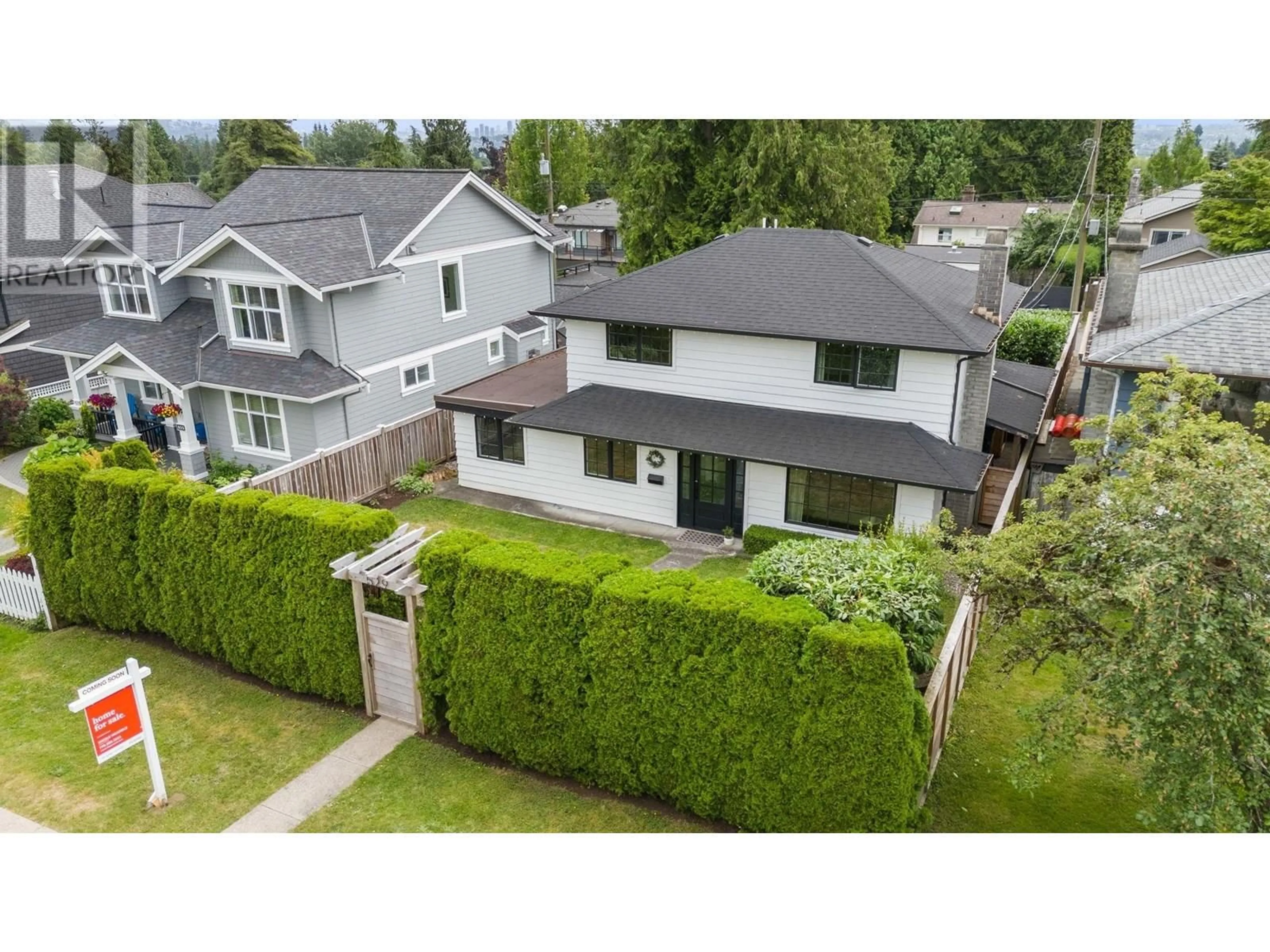 A pic from outside/outdoor area/front of a property/back of a property/a pic from drone, street for 529 20TH STREET, North Vancouver British Columbia V7L3B4