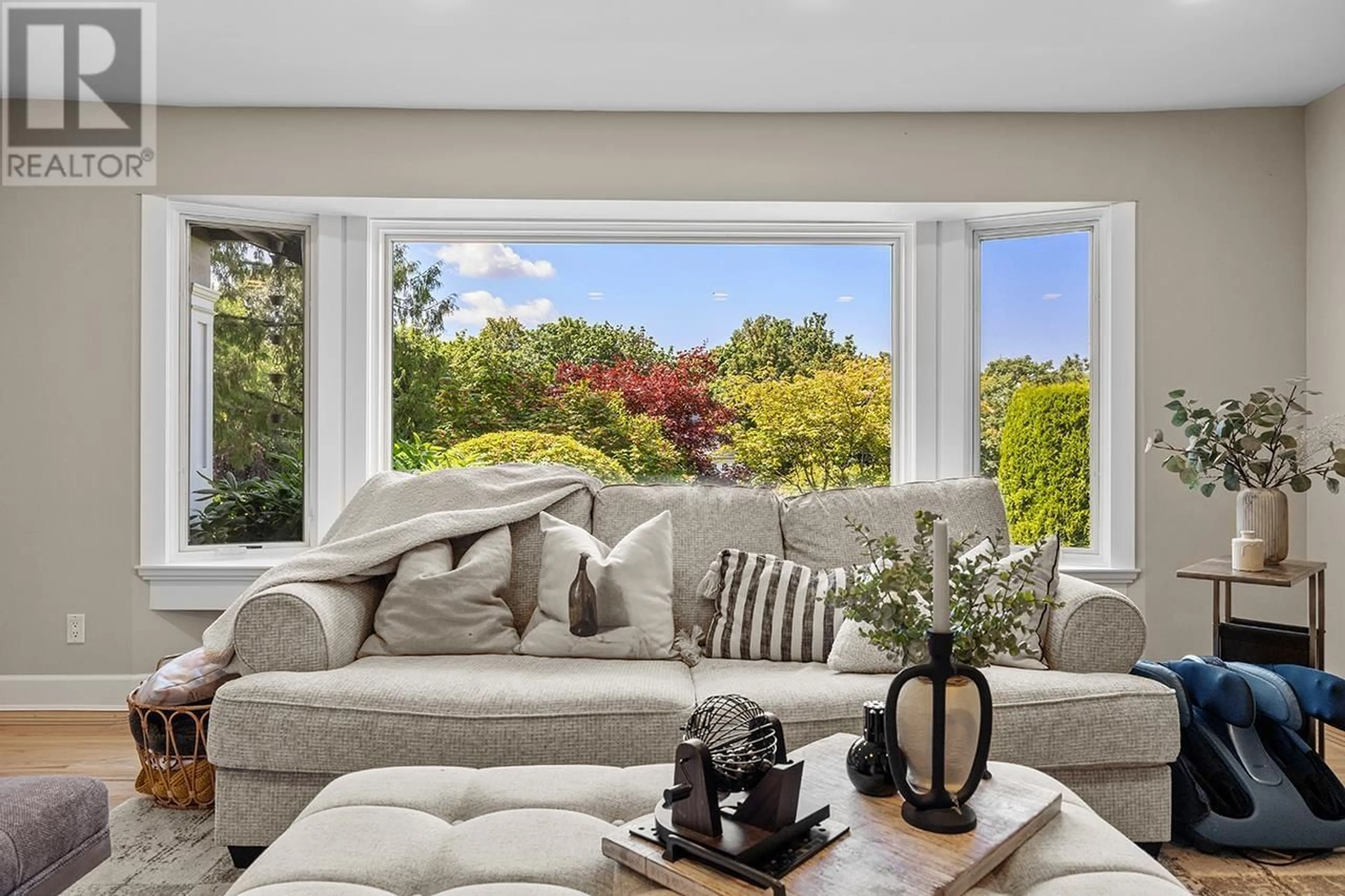 Living room with furniture, unknown for 7488 WHELEN COURT, Burnaby British Columbia V5E1X3