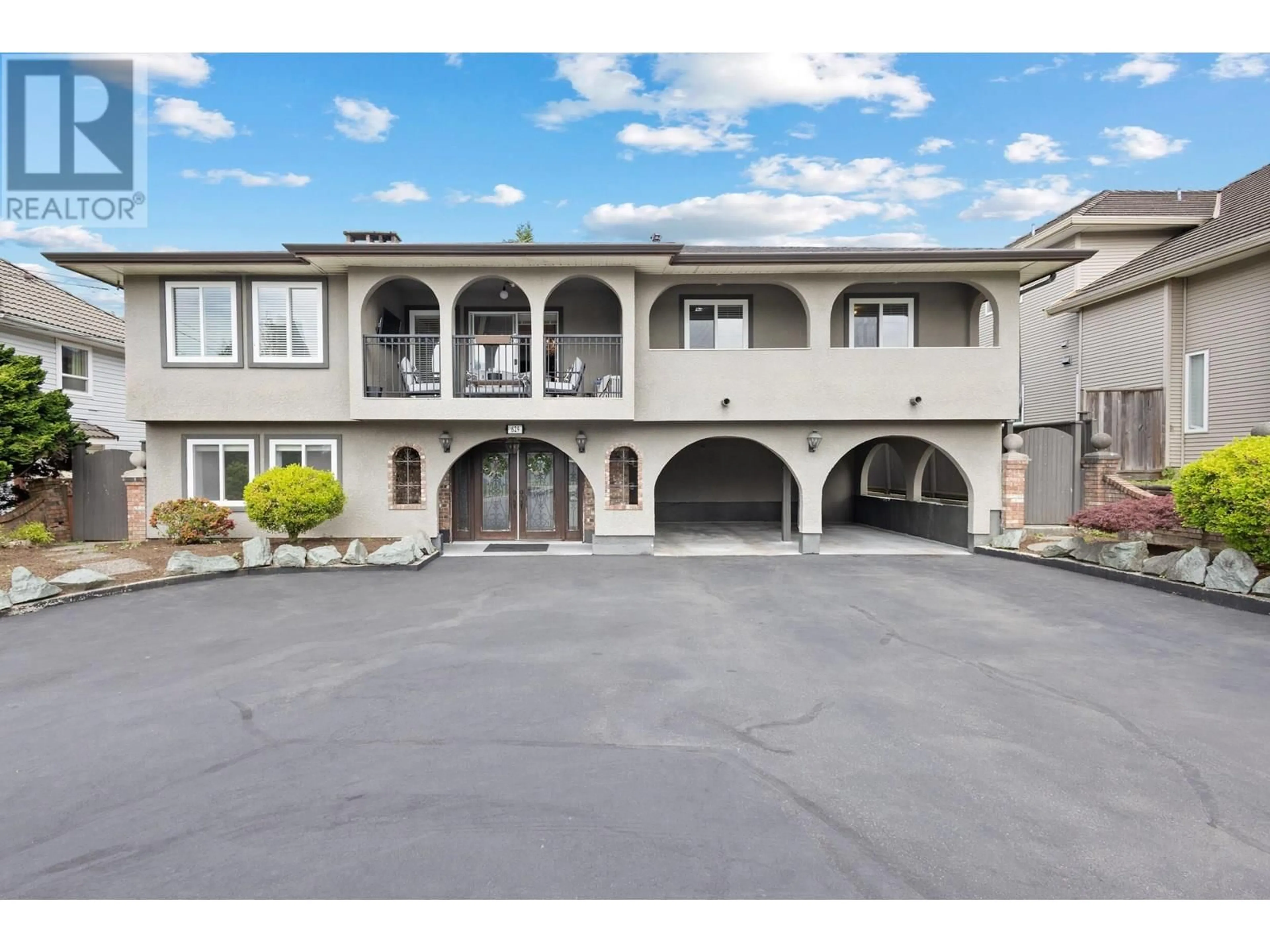 A pic from outside/outdoor area/front of a property/back of a property/a pic from drone, street for 629 THOMPSON AVENUE, Coquitlam British Columbia V3J3Z9