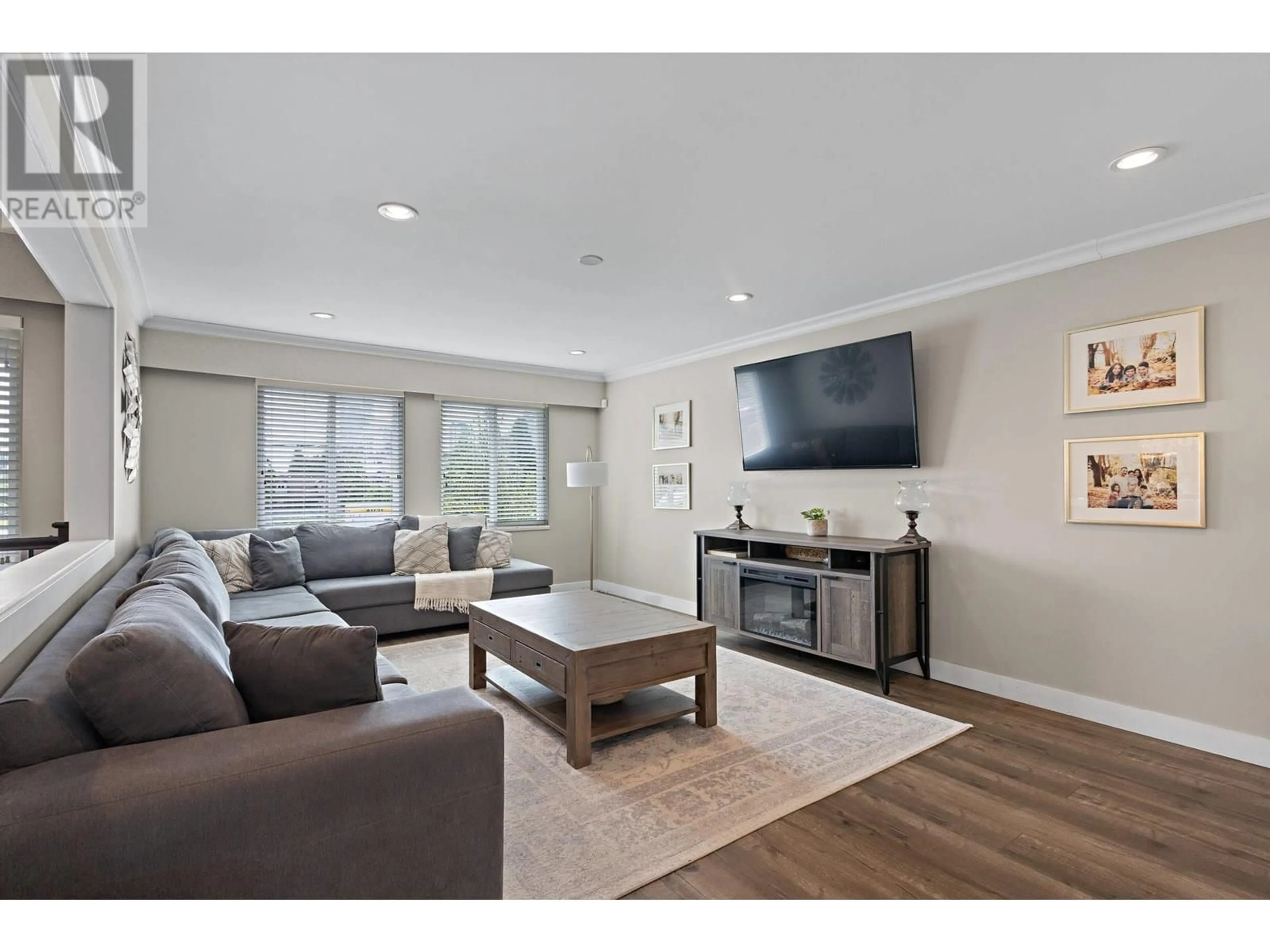 Living room with furniture, wood/laminate floor for 629 THOMPSON AVENUE, Coquitlam British Columbia V3J3Z9