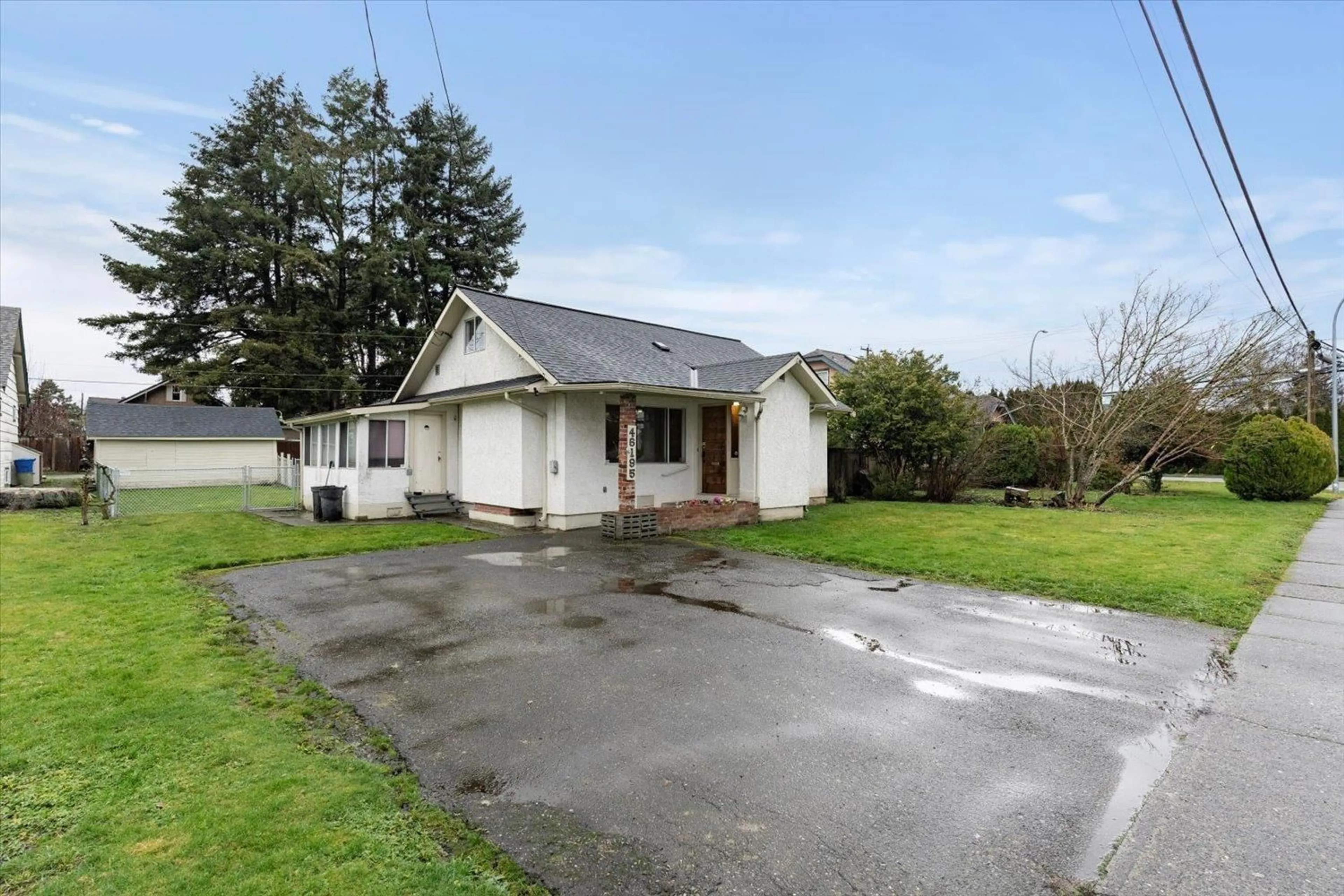 A pic from outside/outdoor area/front of a property/back of a property/a pic from drone, street for 46195 GORE AVENUE, Chilliwack British Columbia V2P1Z9