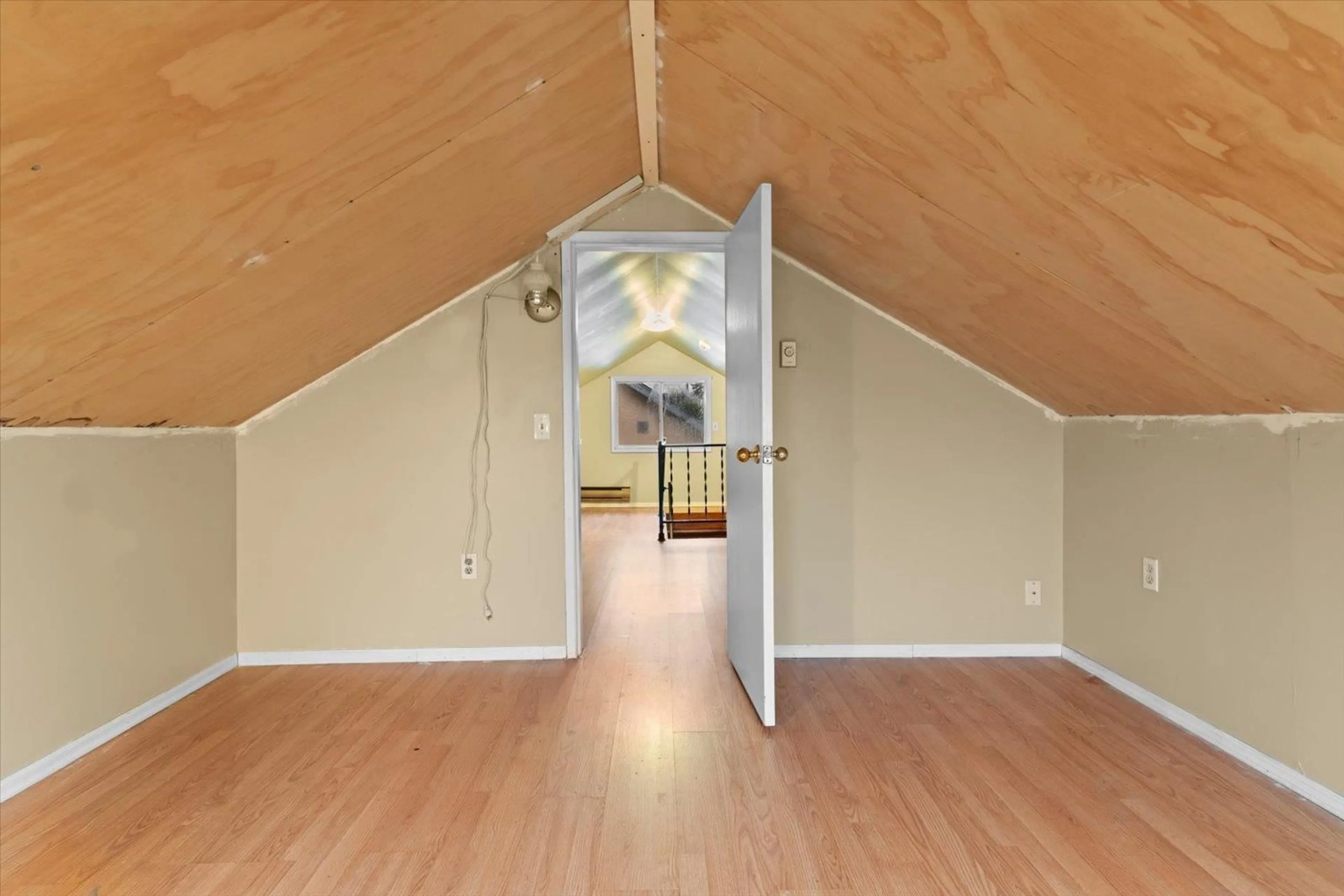 A pic of a room for 46195 GORE AVENUE, Chilliwack British Columbia V2P1Z9