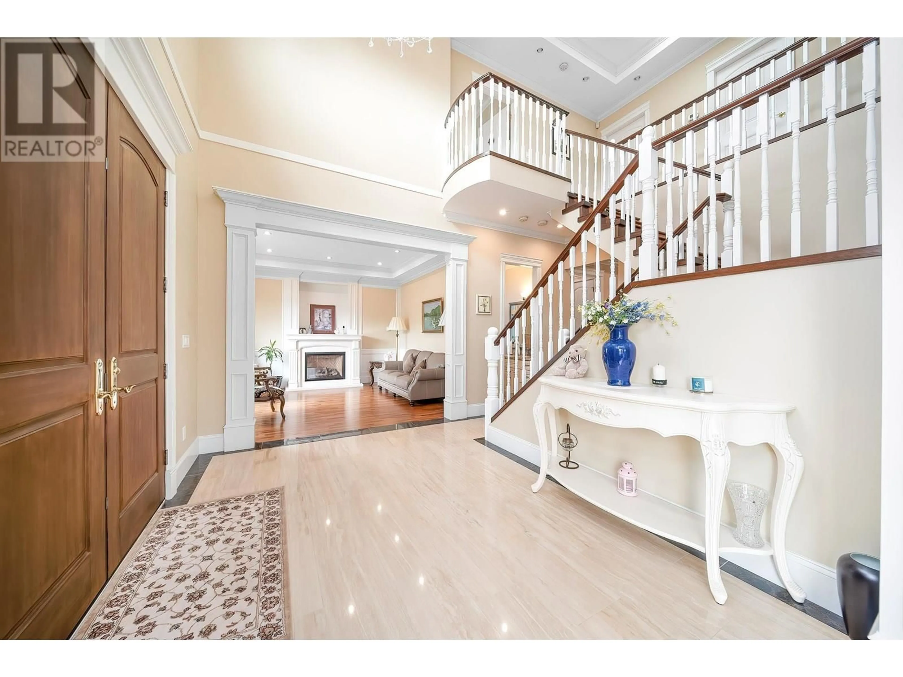 Indoor foyer for 4319 GRETA STREET, Burnaby British Columbia V5J1N9