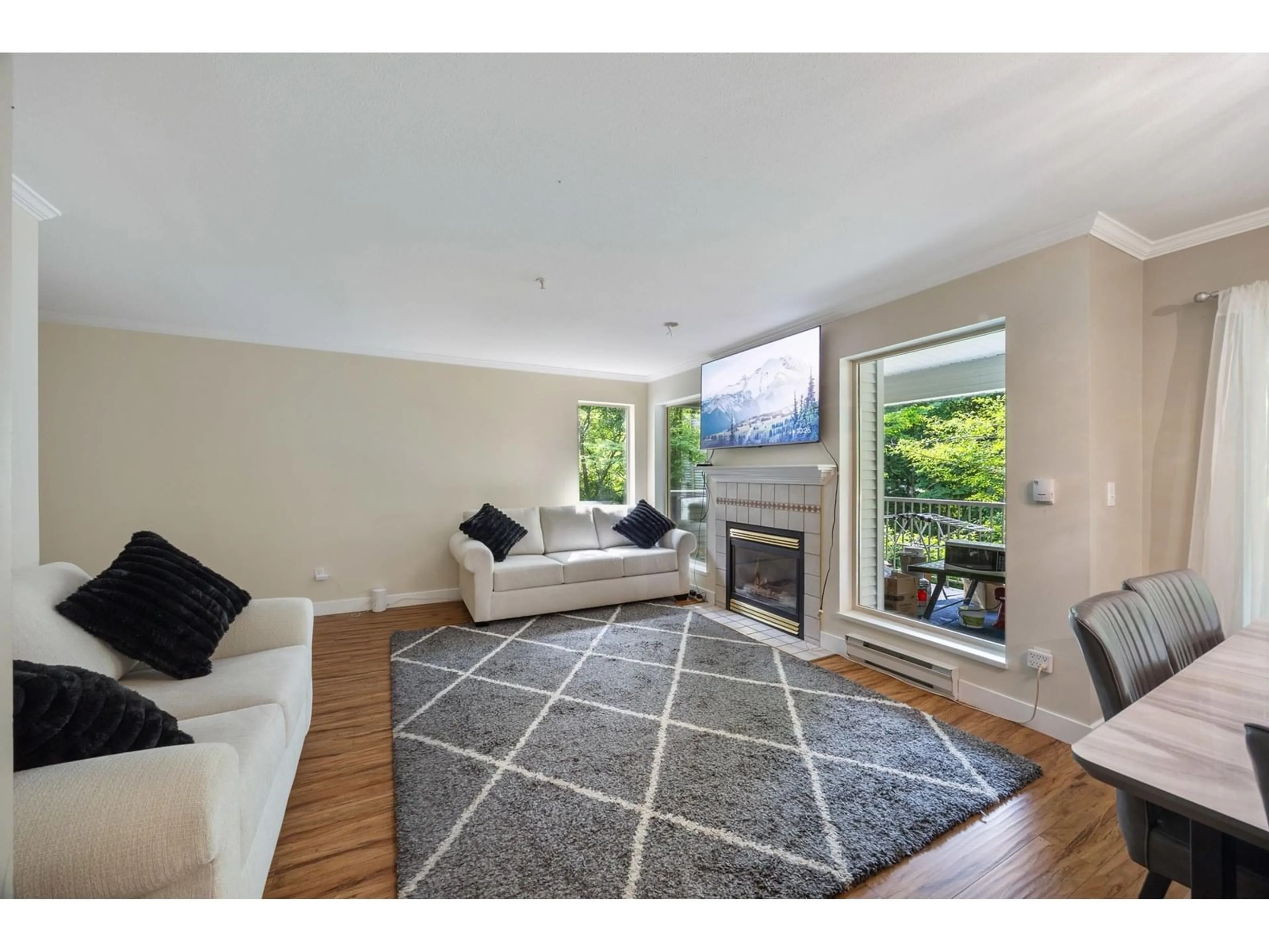 Living room with furniture, unknown for 211 - 33478 ROBERTS, Abbotsford British Columbia V2S8E1