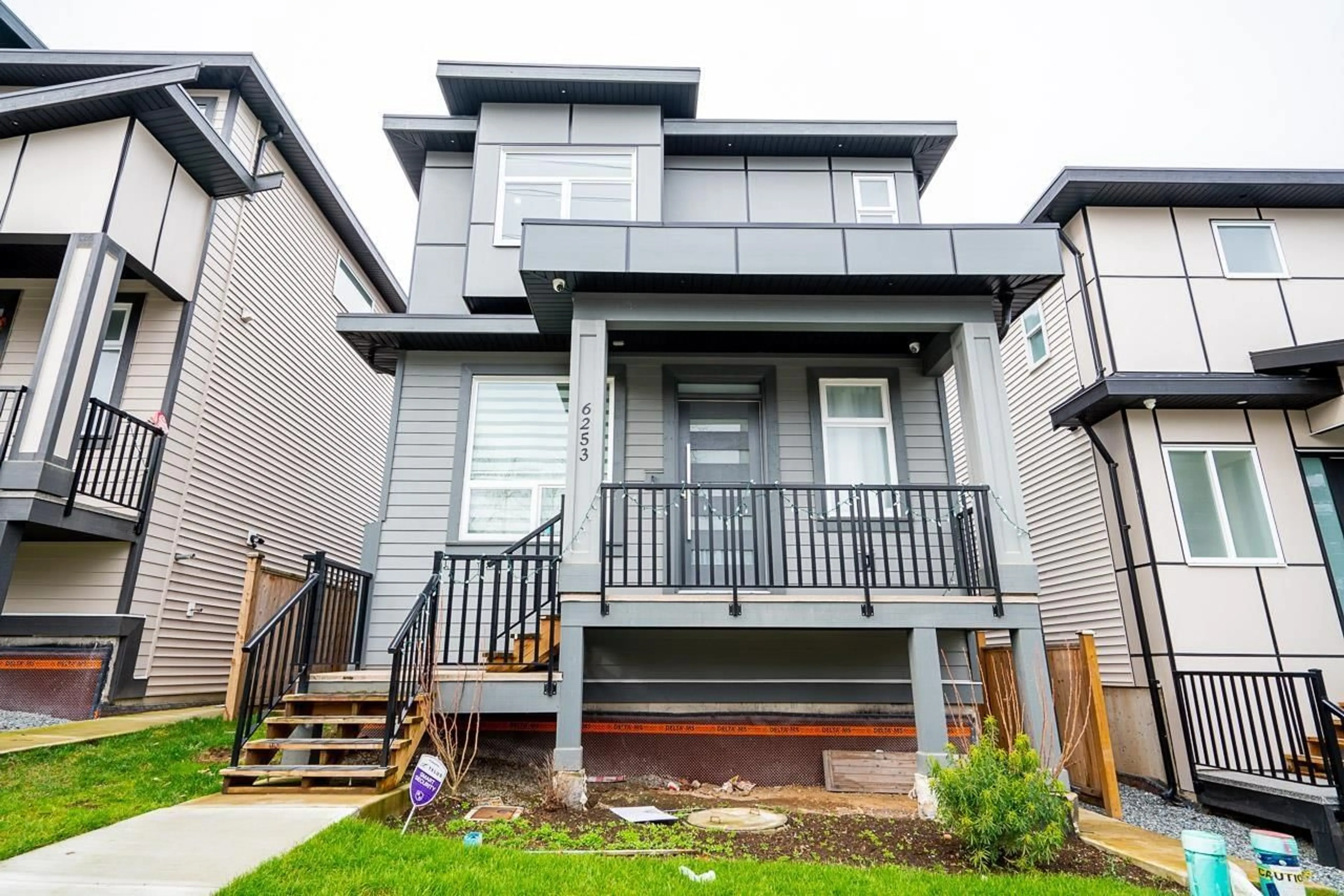 Home with vinyl exterior material, street for 6253 148, Surrey British Columbia V3S8E8