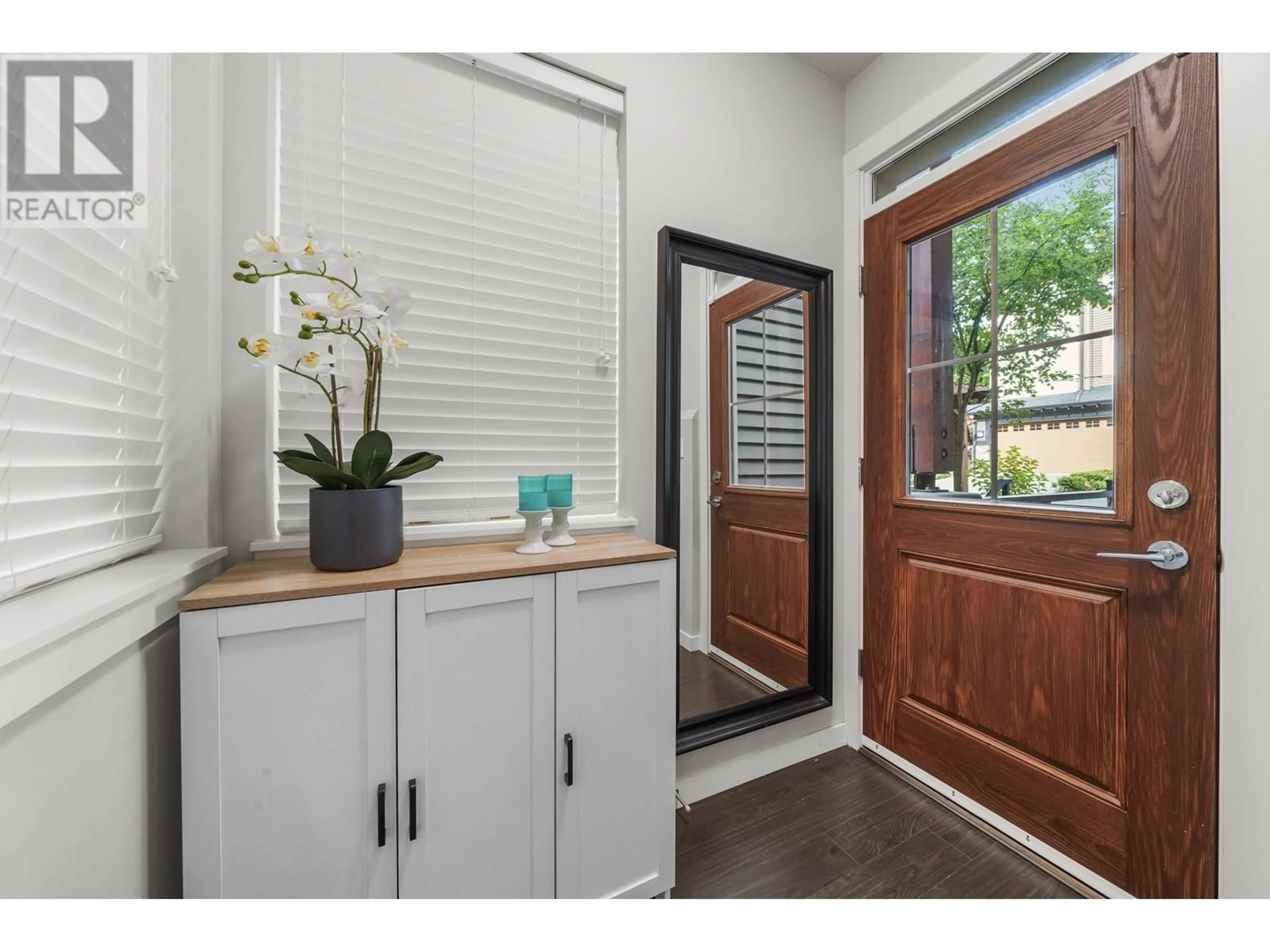 Indoor entryway for 30 - 23986 104 AVENUE, Maple Ridge British Columbia V2W0G8