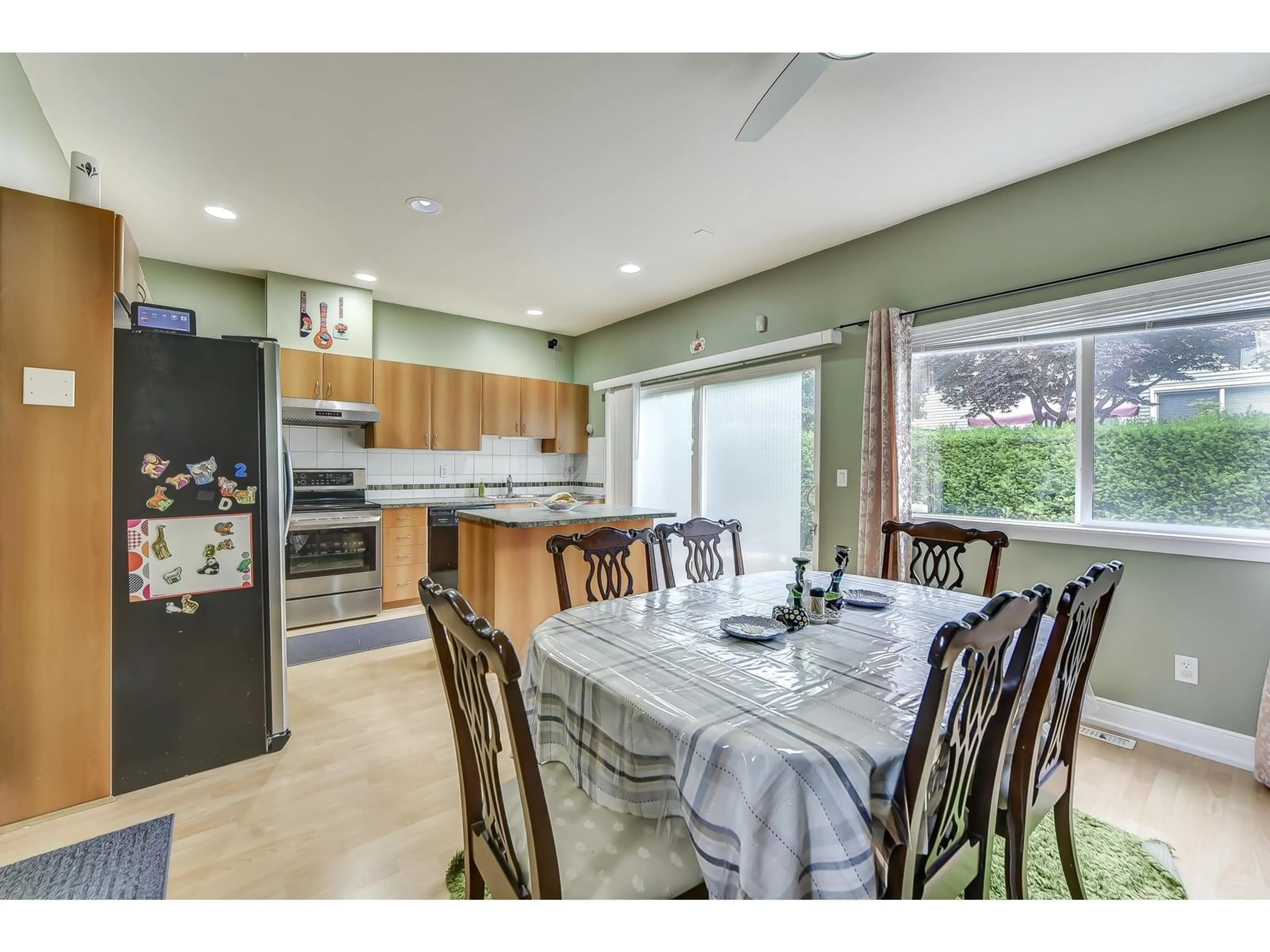 Open concept kitchen, unknown for 80 - 12677 63, Surrey British Columbia V3X3T3