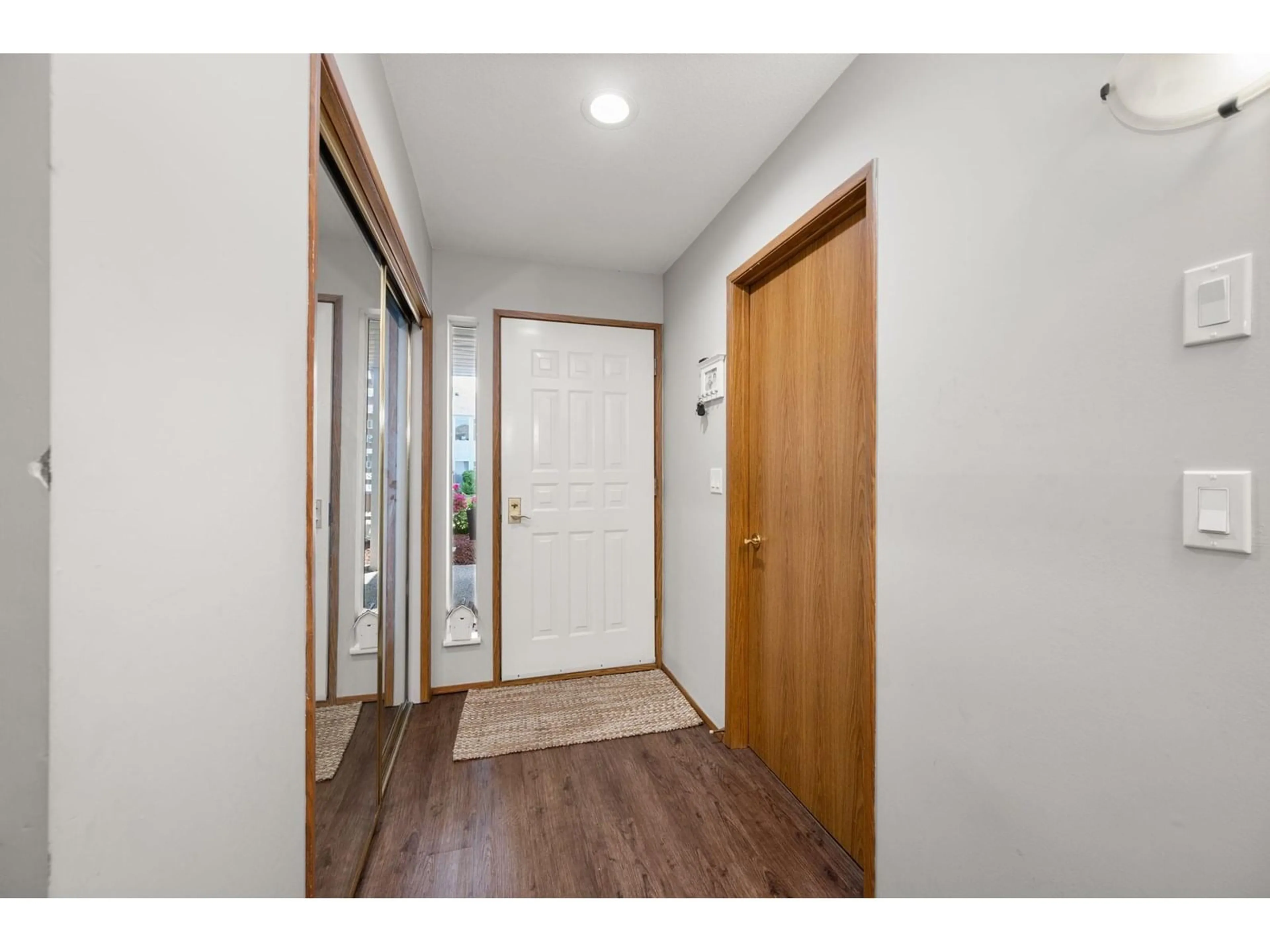 Indoor entryway for 131 - 7156 121, Surrey British Columbia V3W0J6