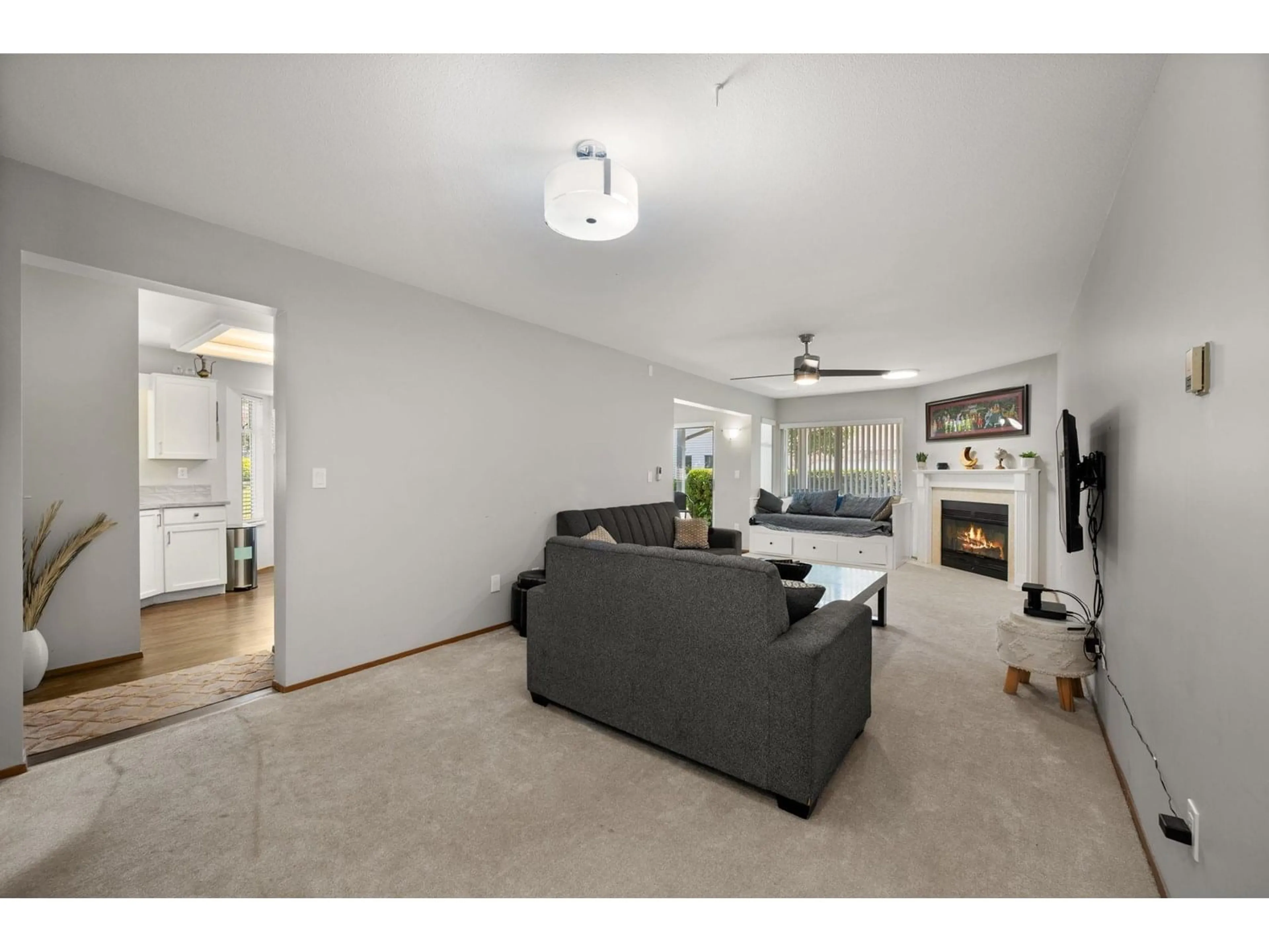 Living room with furniture, unknown for 131 - 7156 121, Surrey British Columbia V3W0J6