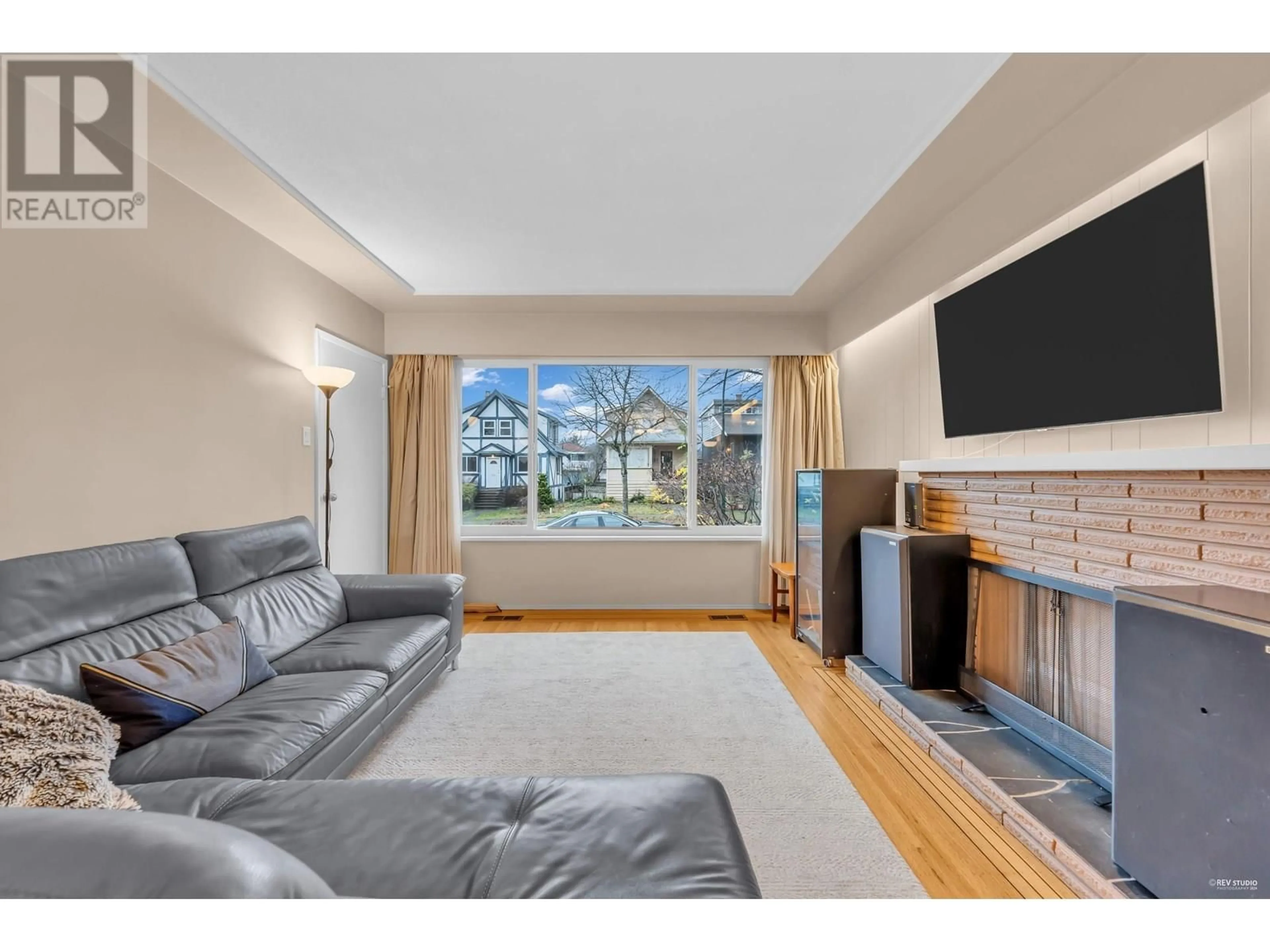 Living room with furniture, unknown for 1842 51ST AVENUE, Vancouver British Columbia V5P1V9