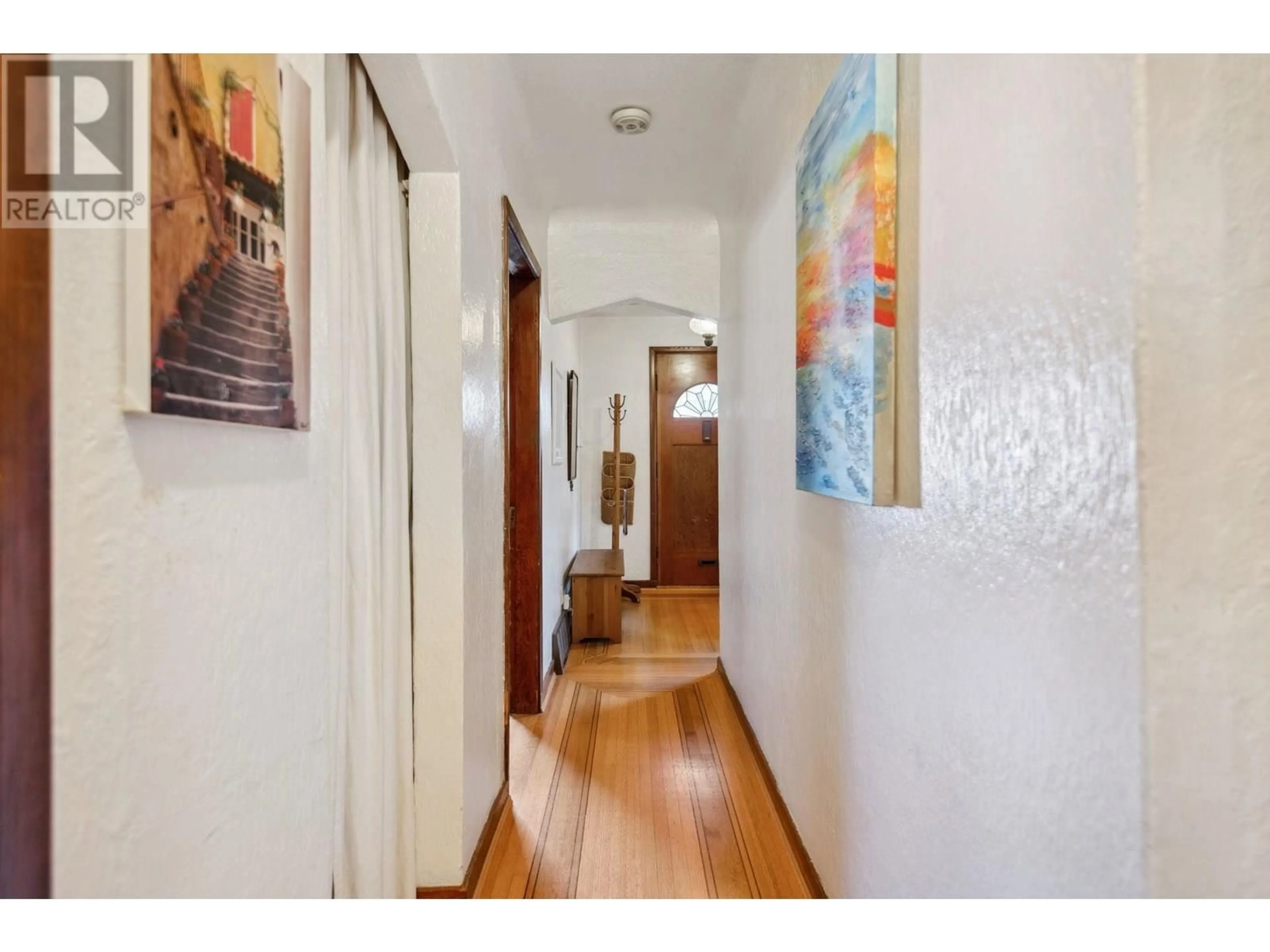 Indoor entryway for 1216 EDINBURGH STREET, New Westminster British Columbia V3M2V8