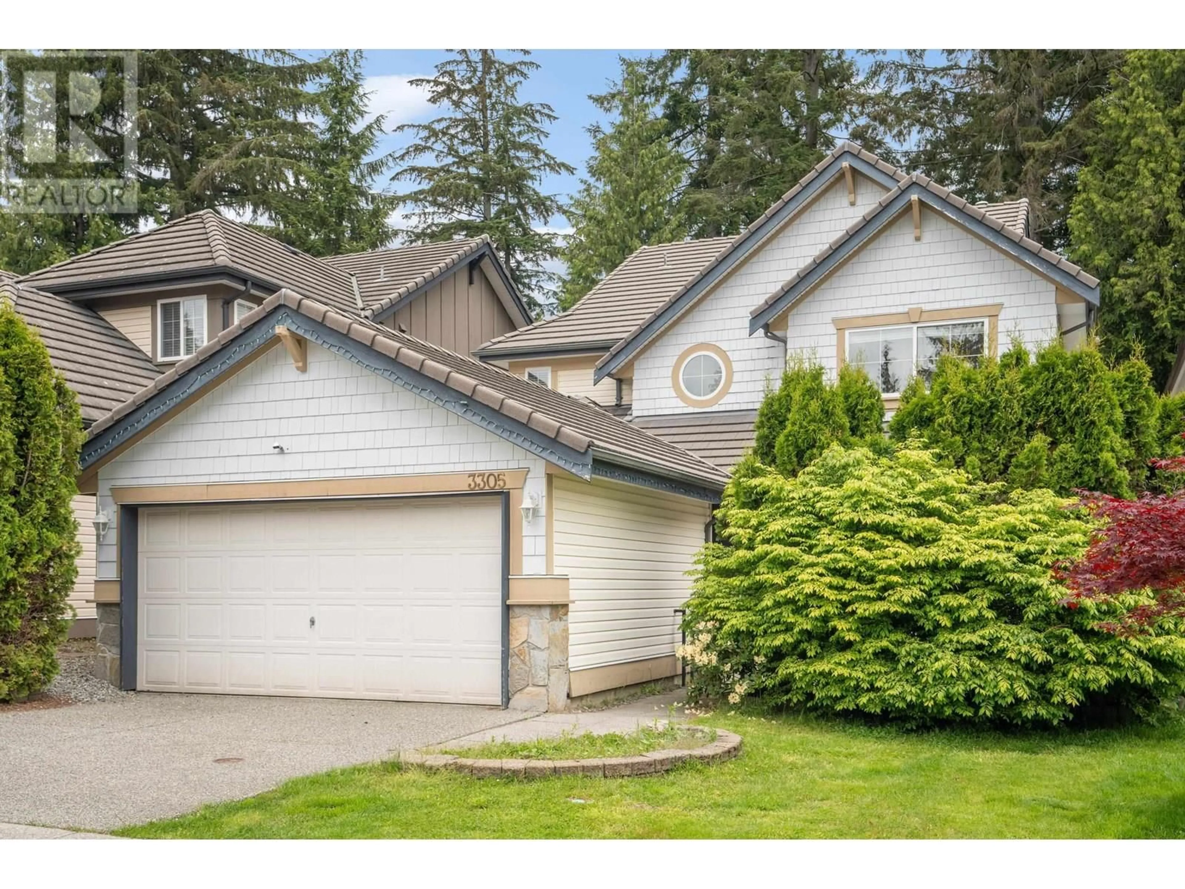 Home with vinyl exterior material, street for 3305 CHARTWELL GRN, Coquitlam British Columbia V3E3N1