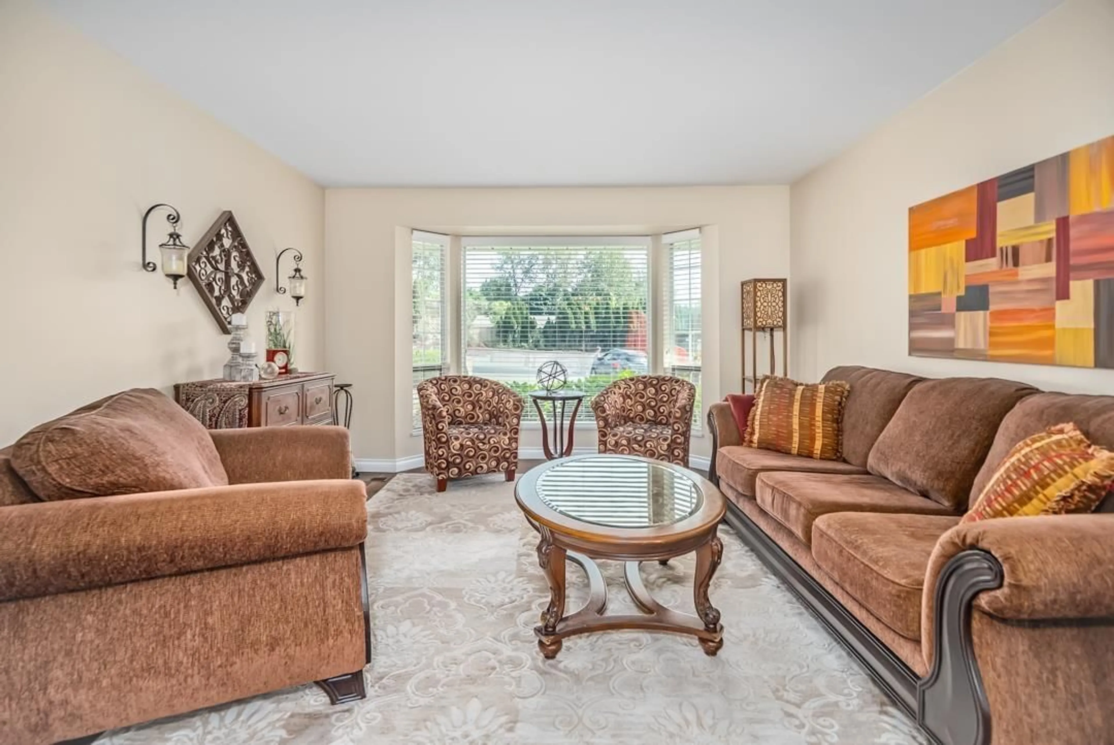 Living room with furniture, unknown for 3 - 33020 MACLURE, Abbotsford British Columbia V2S7J6