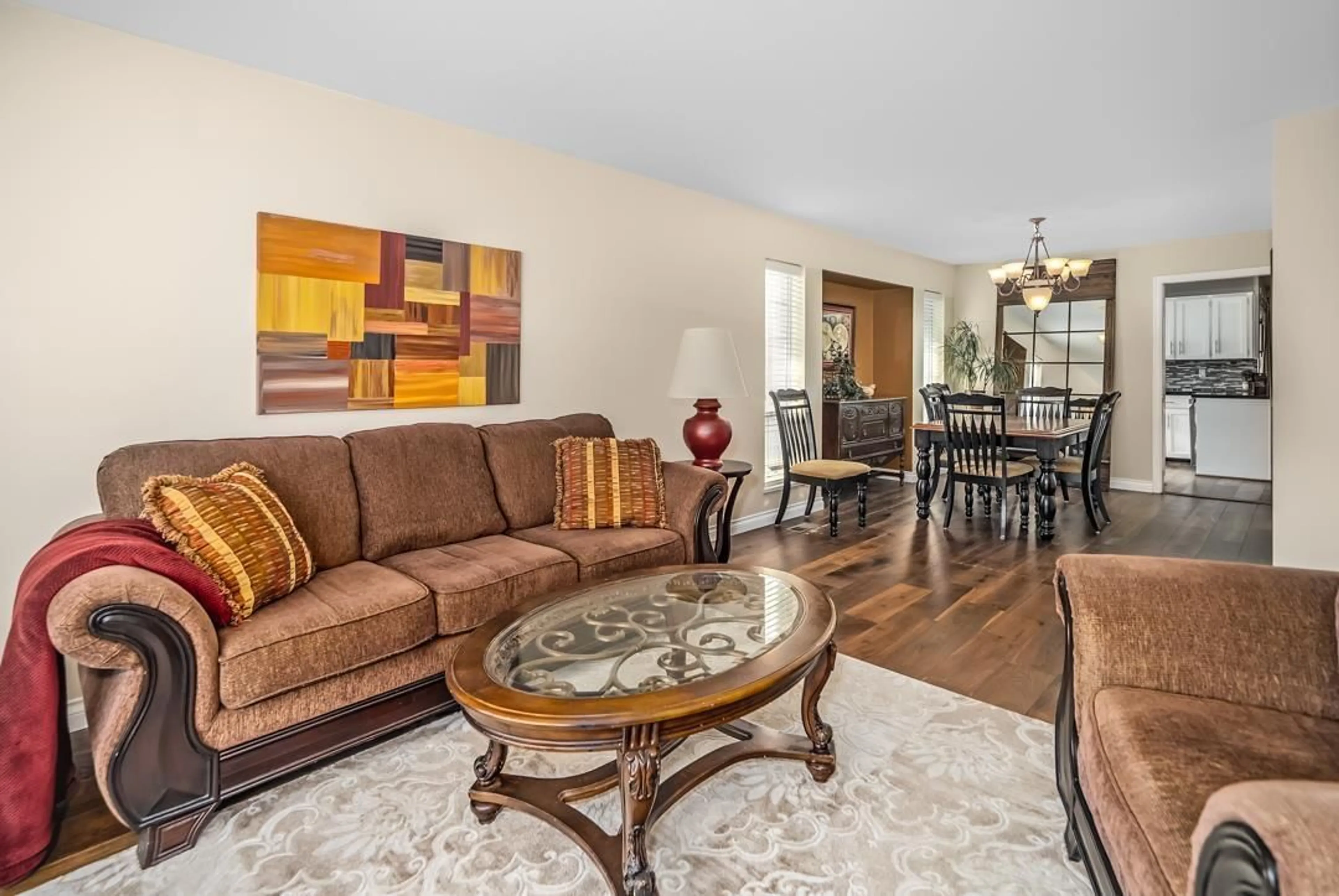 Living room with furniture, unknown for 3 - 33020 MACLURE, Abbotsford British Columbia V2S7J6