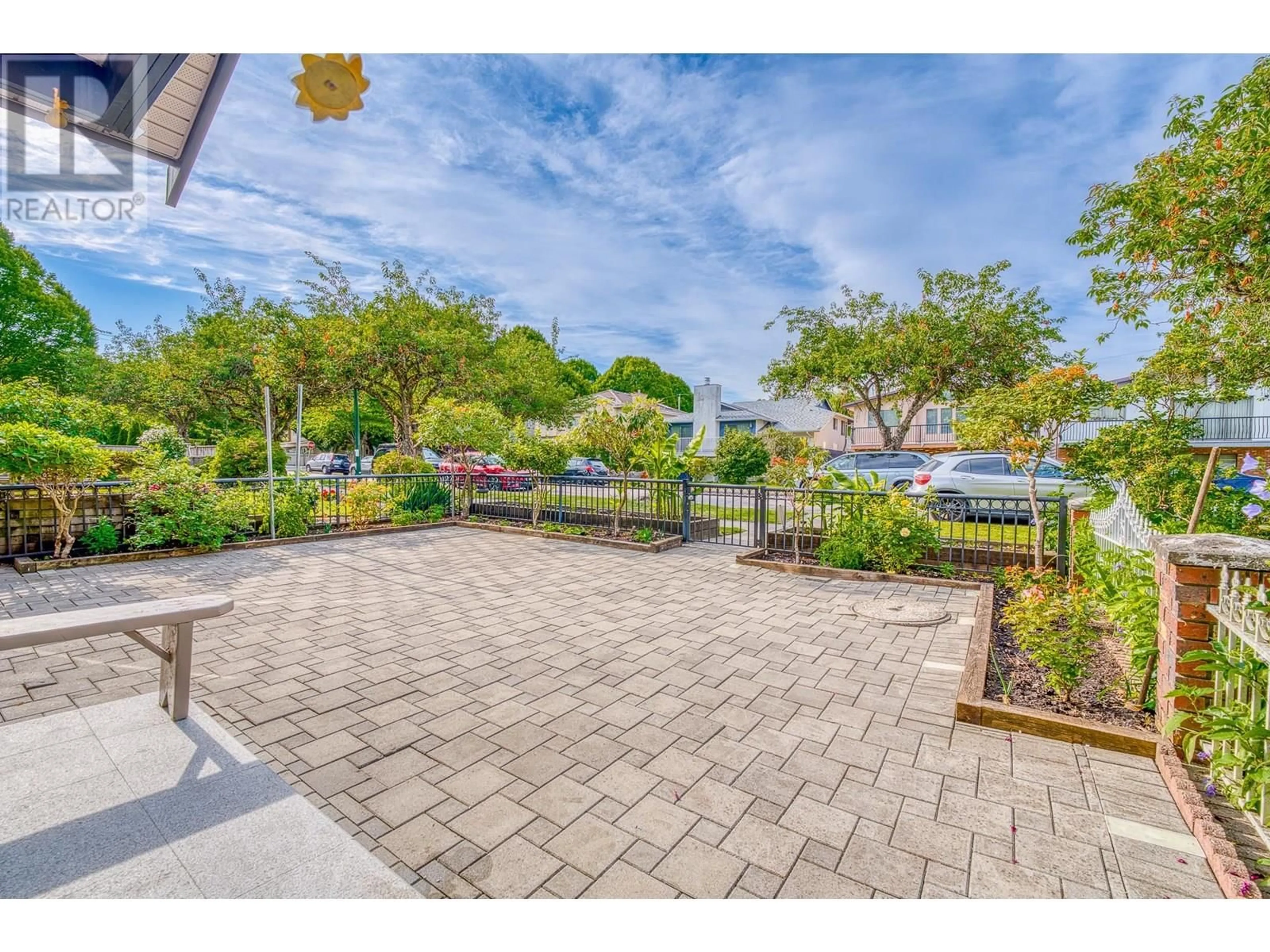 Patio, water/lake/river/ocean view for 426 18TH AVENUE, Vancouver British Columbia V5V1G1