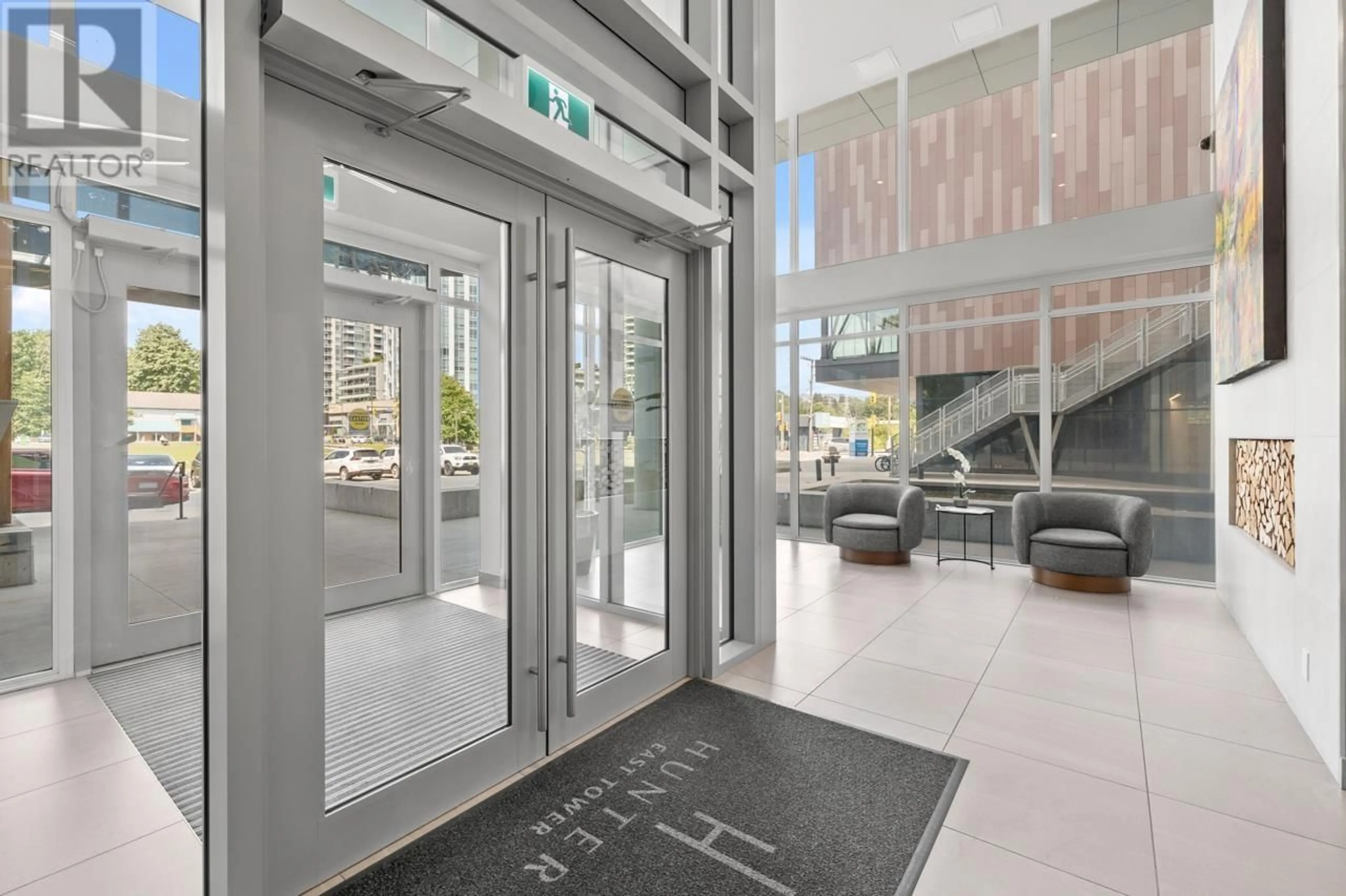 Indoor foyer for 407 - 1471 HUNTER STREET, North Vancouver British Columbia V7J1H3