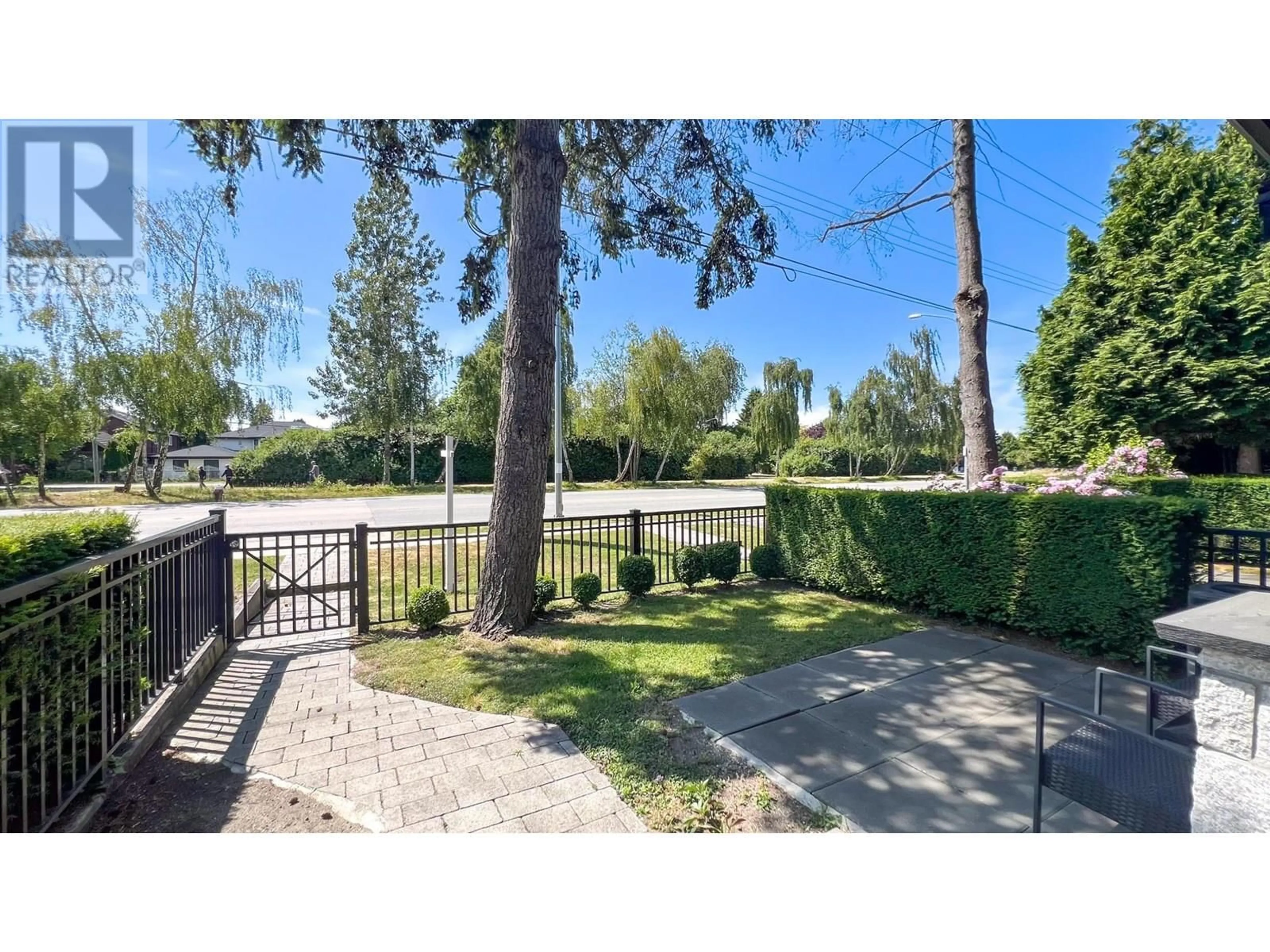 Patio, street for 14 - 7388 RAILWAY AVENUE, Richmond British Columbia V7C3J9