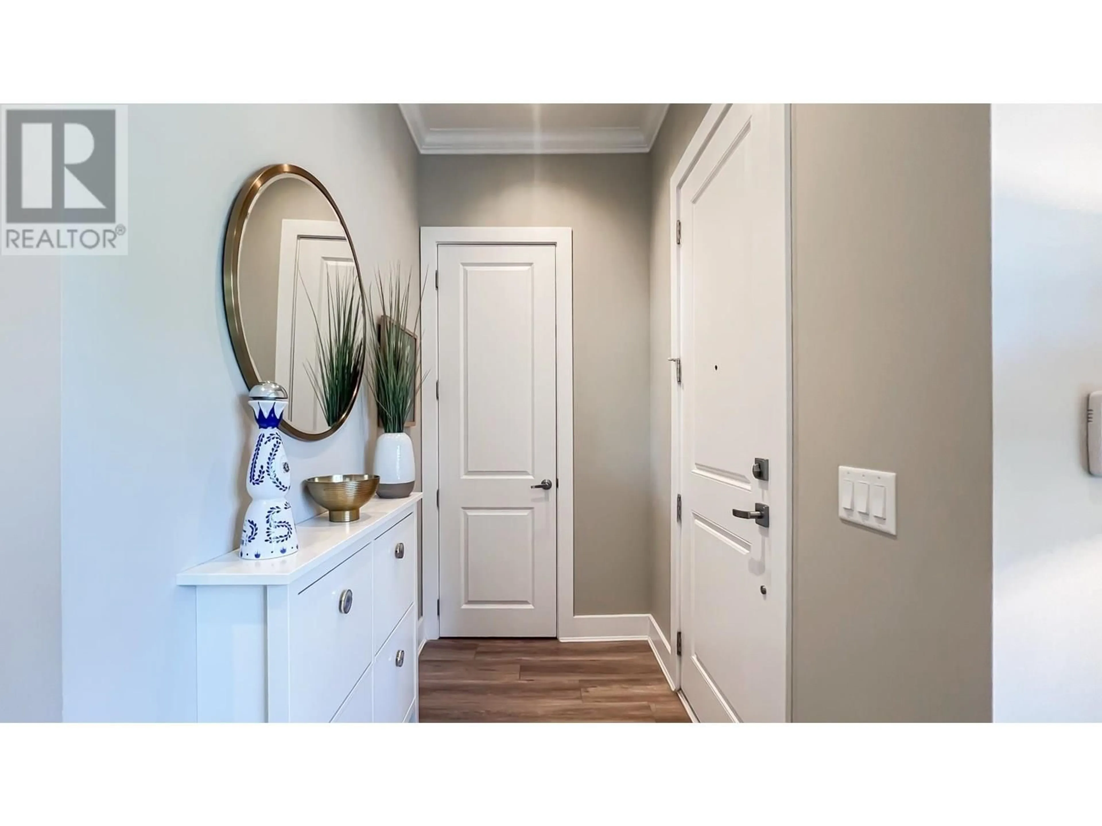 Indoor entryway for 14 - 7388 RAILWAY AVENUE, Richmond British Columbia V7C3J9