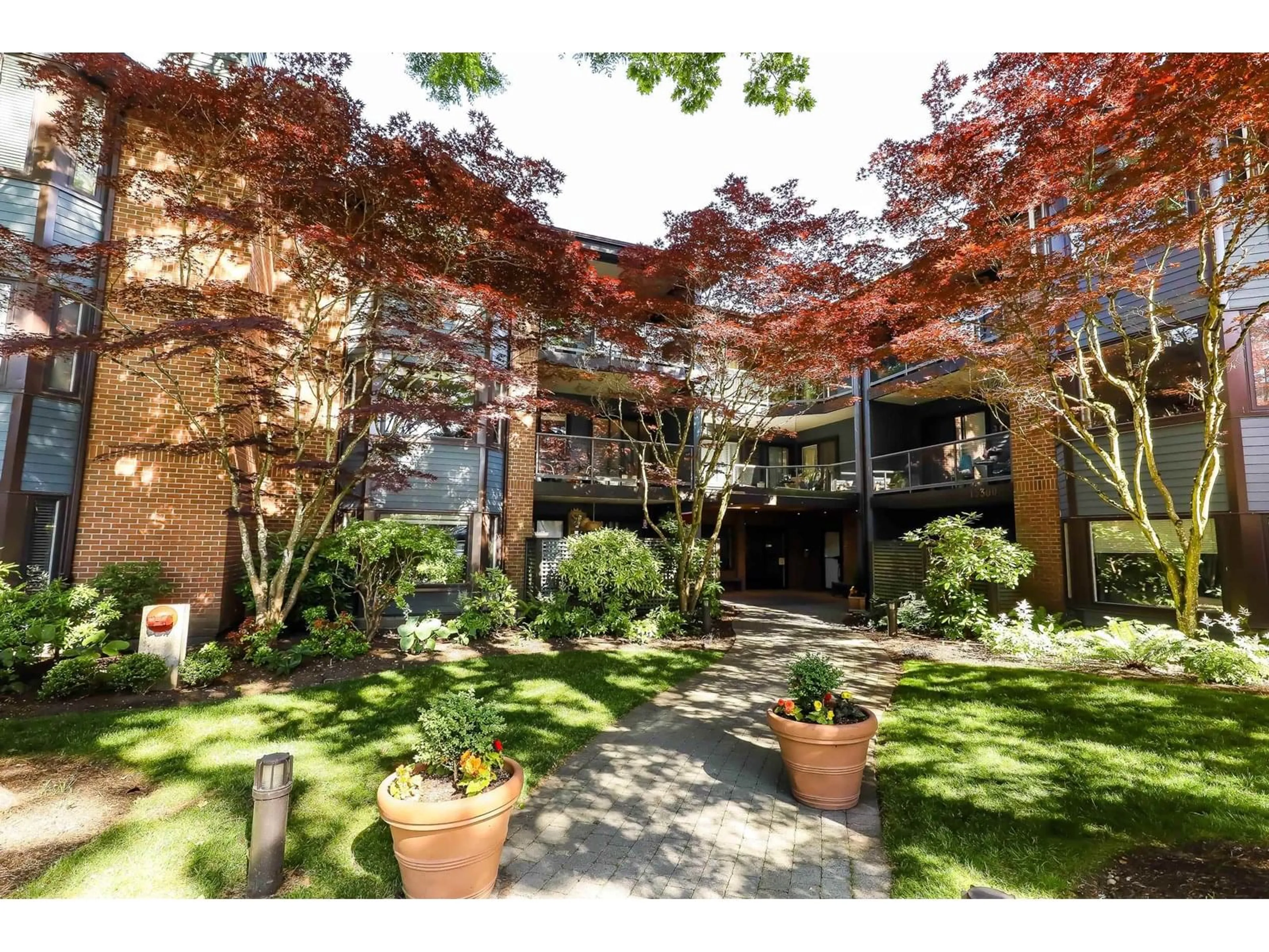 Patio, street for 316 - 15300 17, Surrey British Columbia V4A8Y6