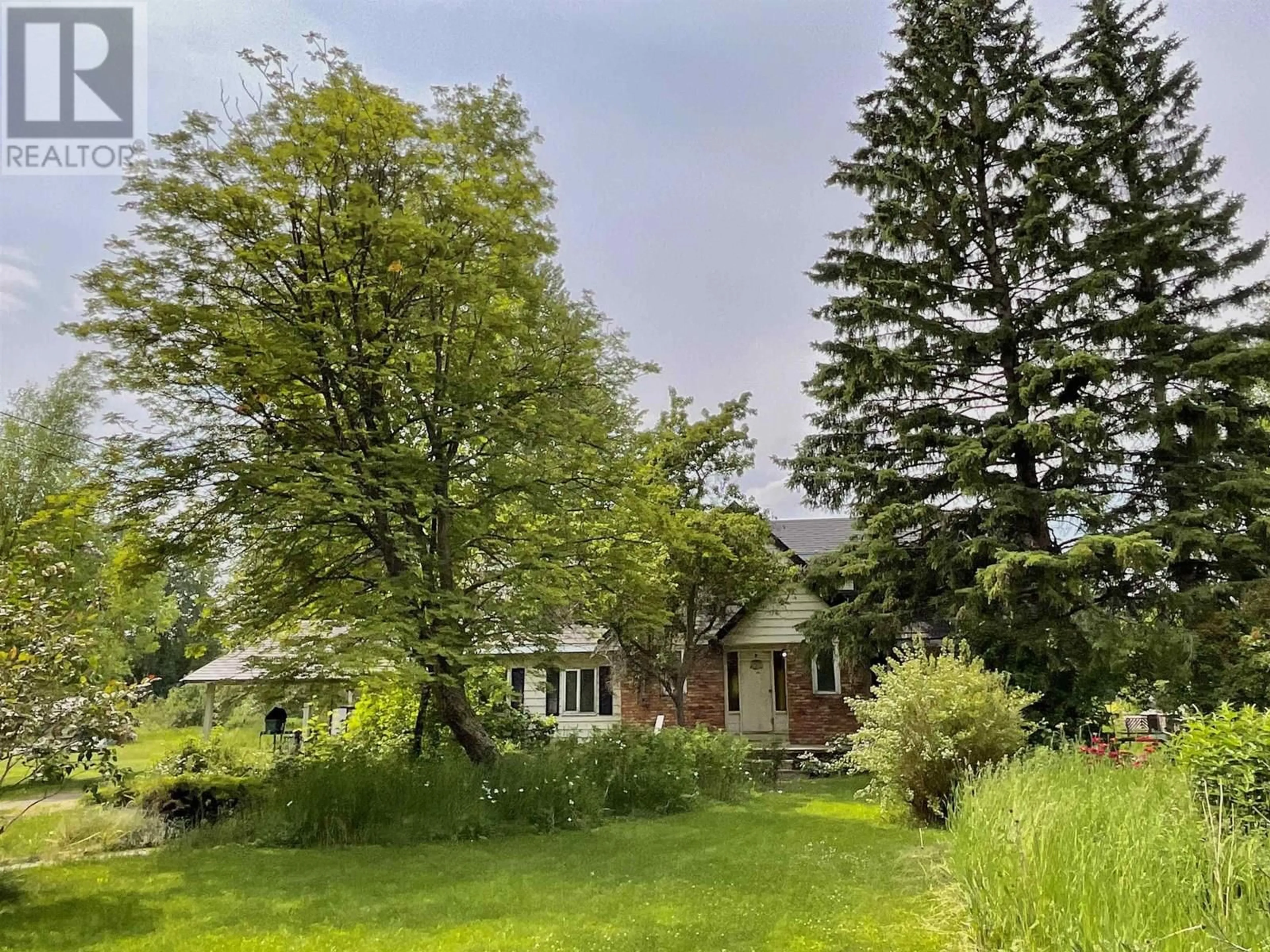 A pic from outside/outdoor area/front of a property/back of a property/a pic from drone, forest/trees view for 537 WILLOW STREET, Quesnel British Columbia V2J3S9