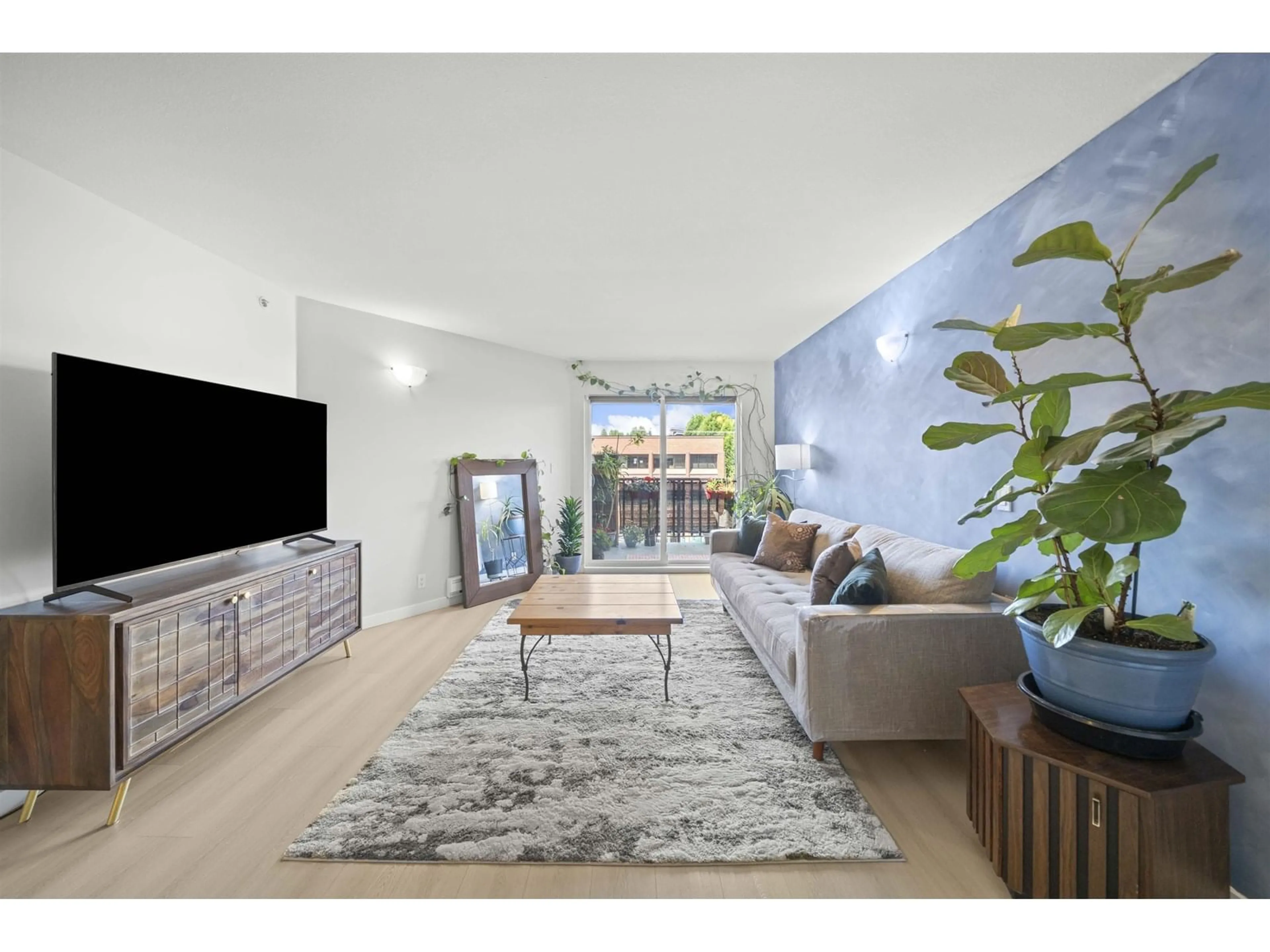 Living room with furniture, unknown for 409 - 6960 120, Surrey British Columbia V3W1V4