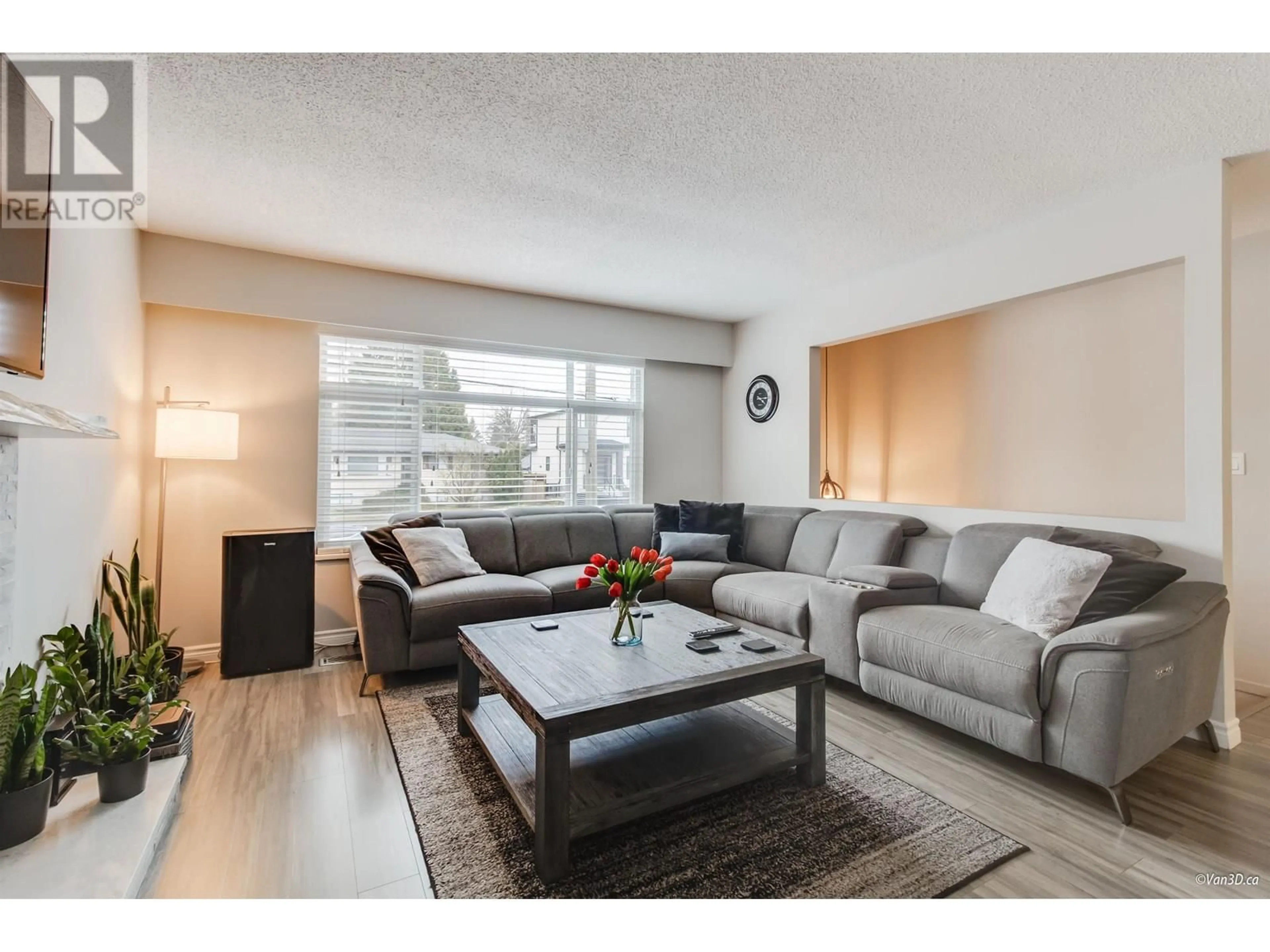 Living room with furniture, wood/laminate floor for 3265 OXFORD STREET, Port Coquitlam British Columbia V3B4C6