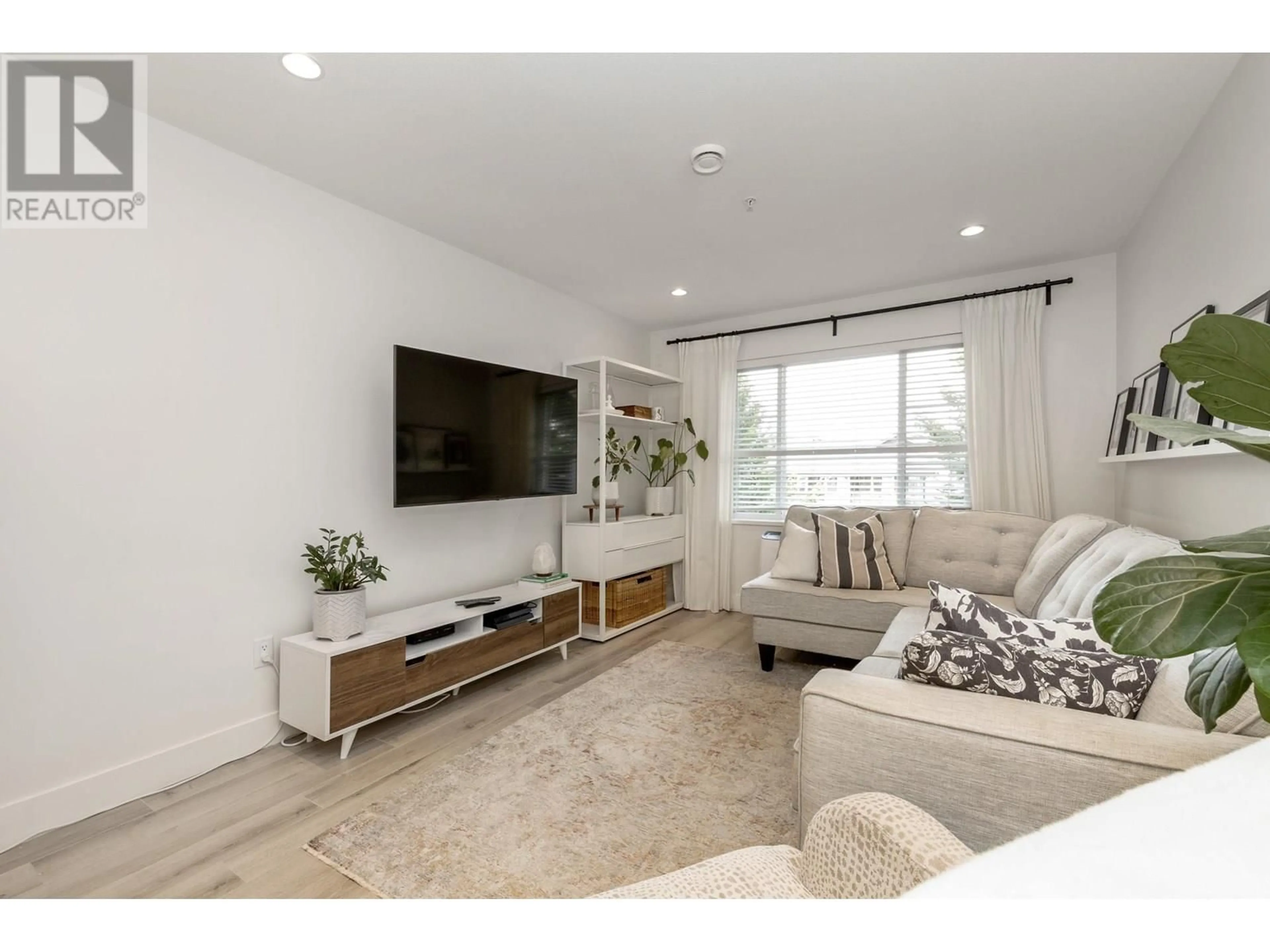 Living room with furniture, unknown for 14 - 23651 132 AVENUE, Maple Ridge British Columbia V4R0E9