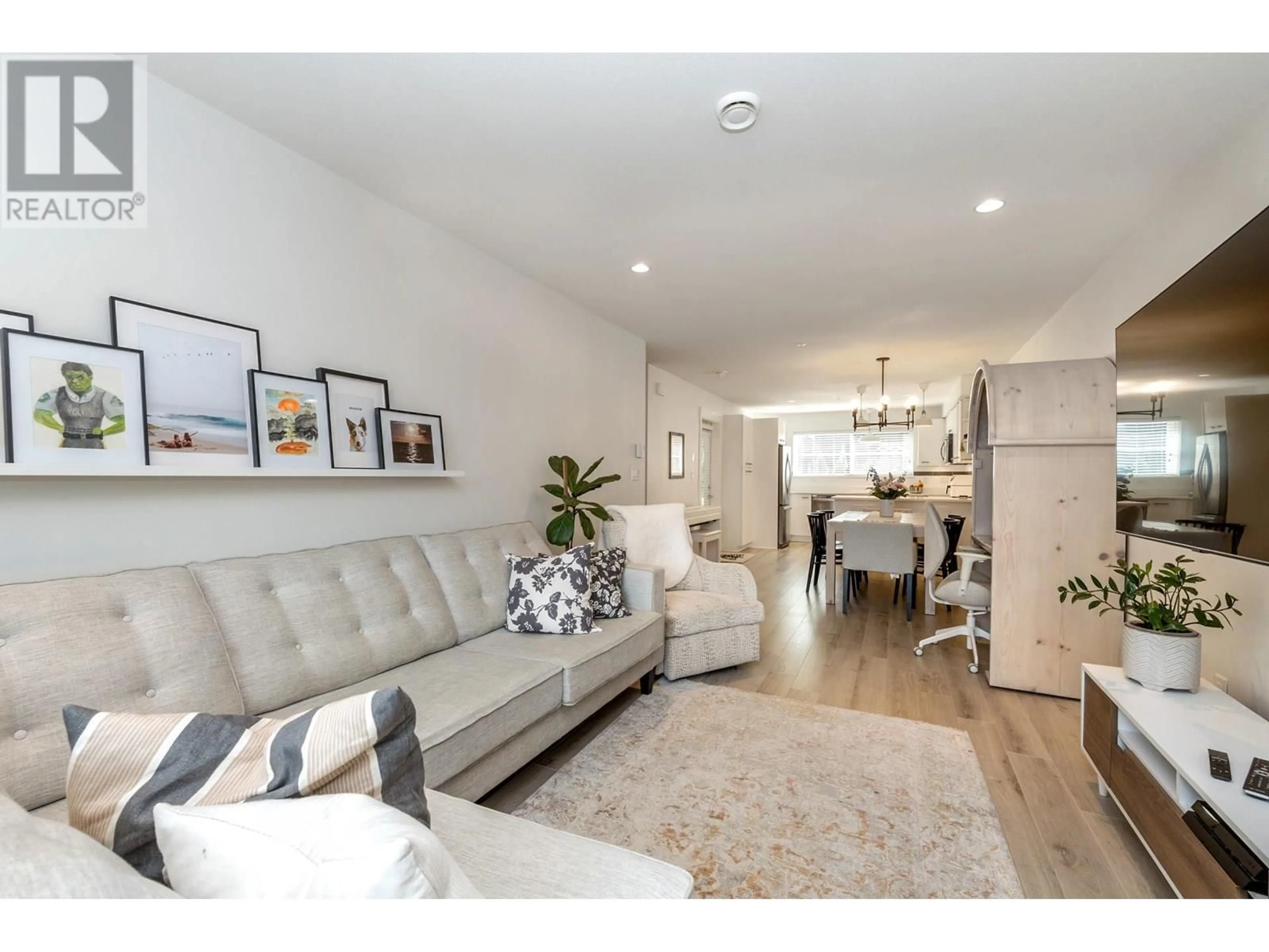 Living room with furniture, wood/laminate floor for 14 - 23651 132 AVENUE, Maple Ridge British Columbia V4R0E9