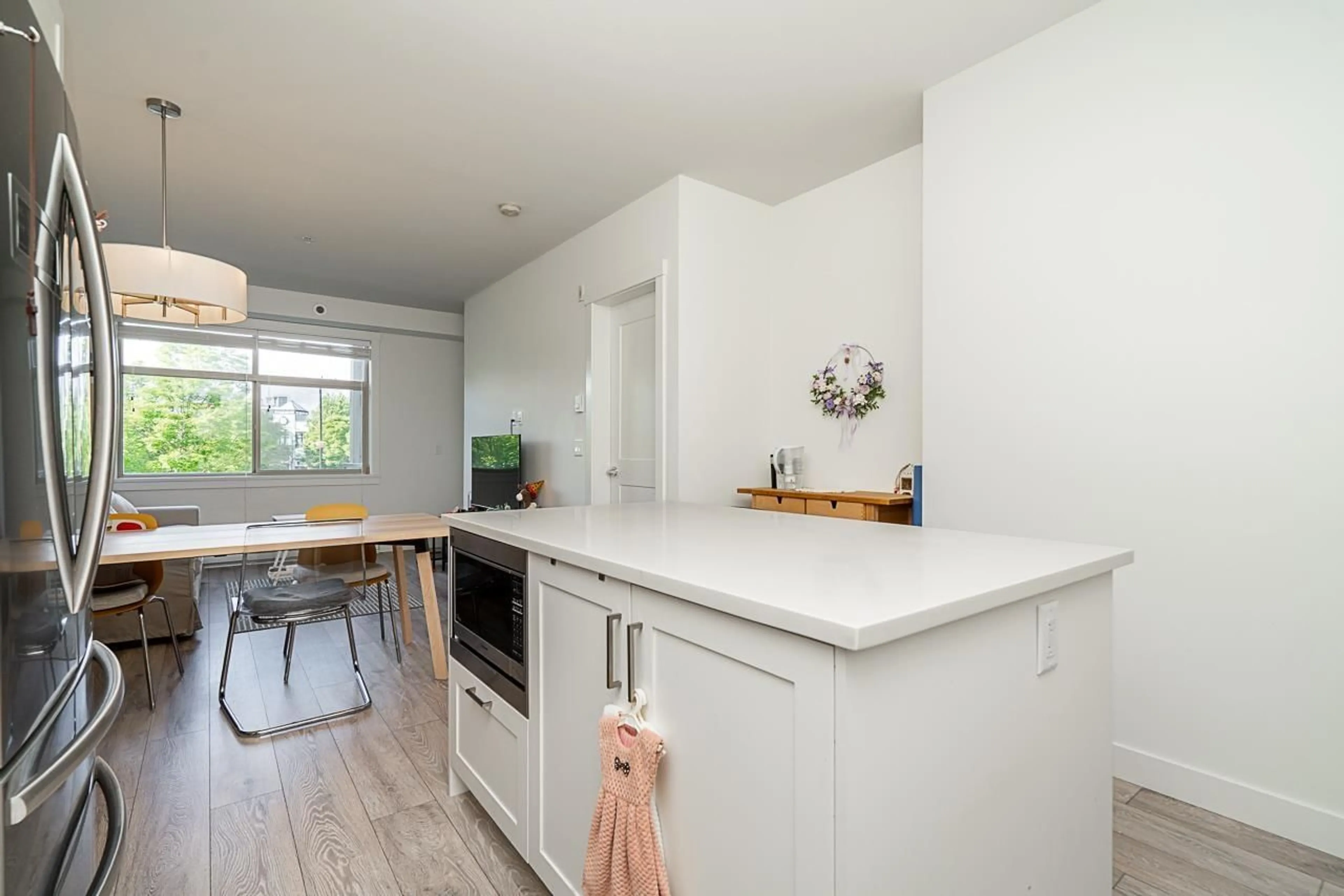 Open concept kitchen, wood/laminate floor for 214 - 20673 78, Langley British Columbia V2Y3K1