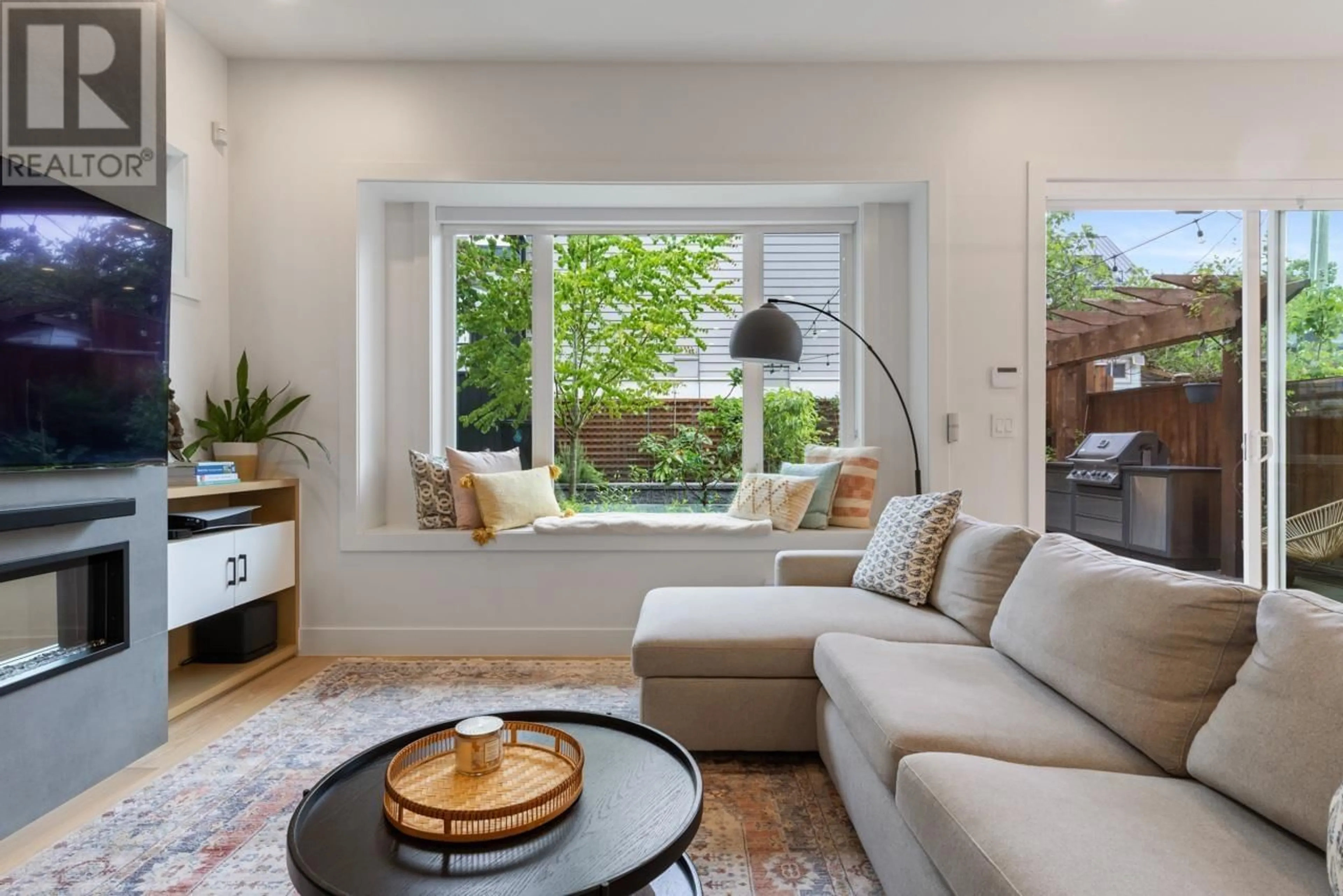 Living room with furniture, unknown for 2075 6TH AVENUE, Vancouver British Columbia V5N1P8